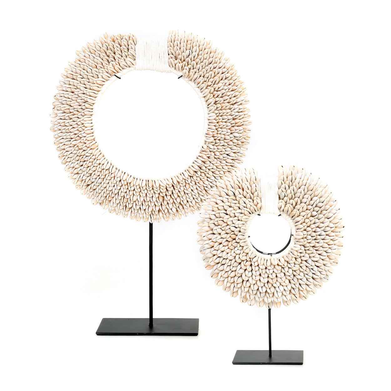 The Papua Shell Disc on Stand - White - S - Bambuá