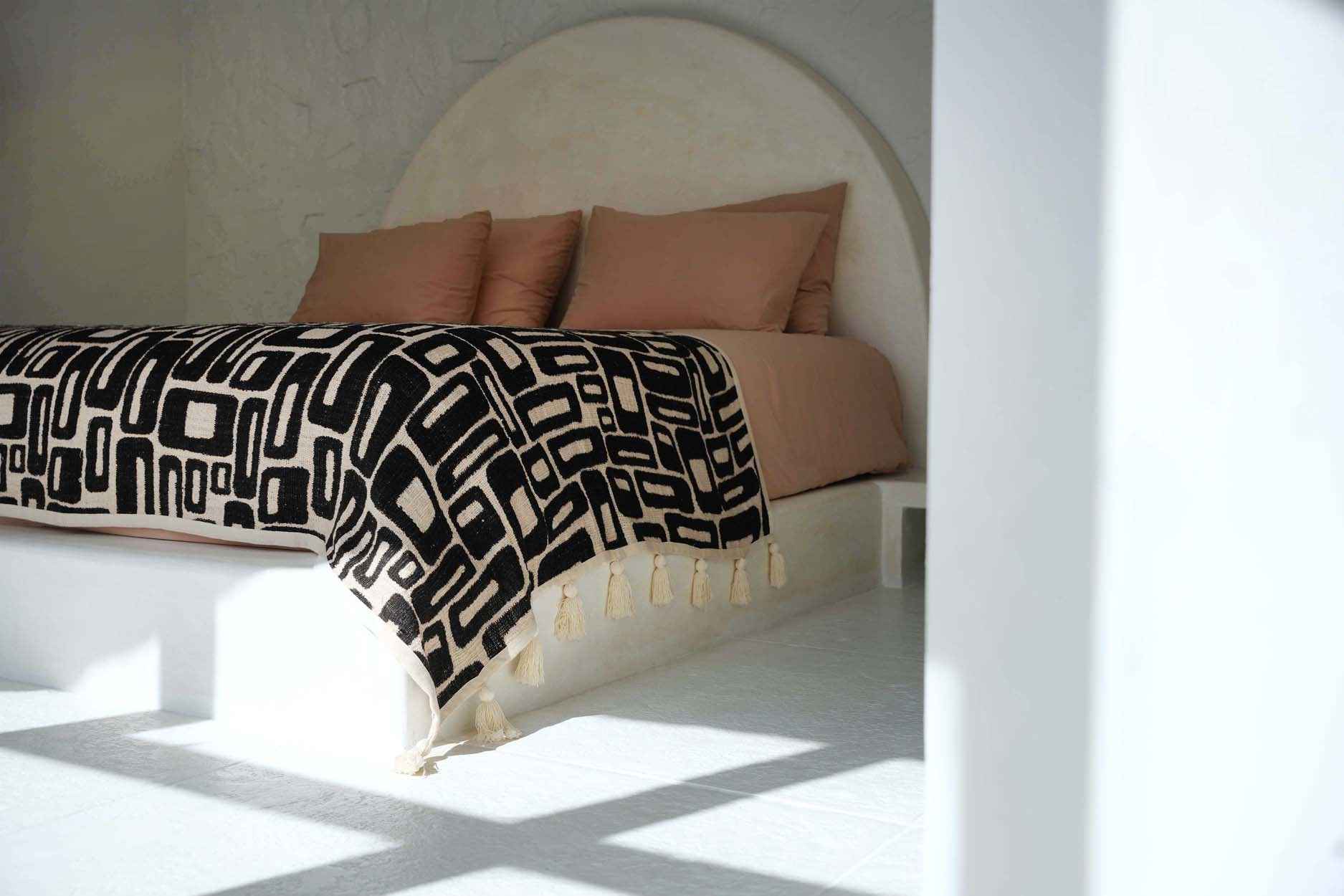 The Aztec Bed Throw - Natural Black - Bambuá