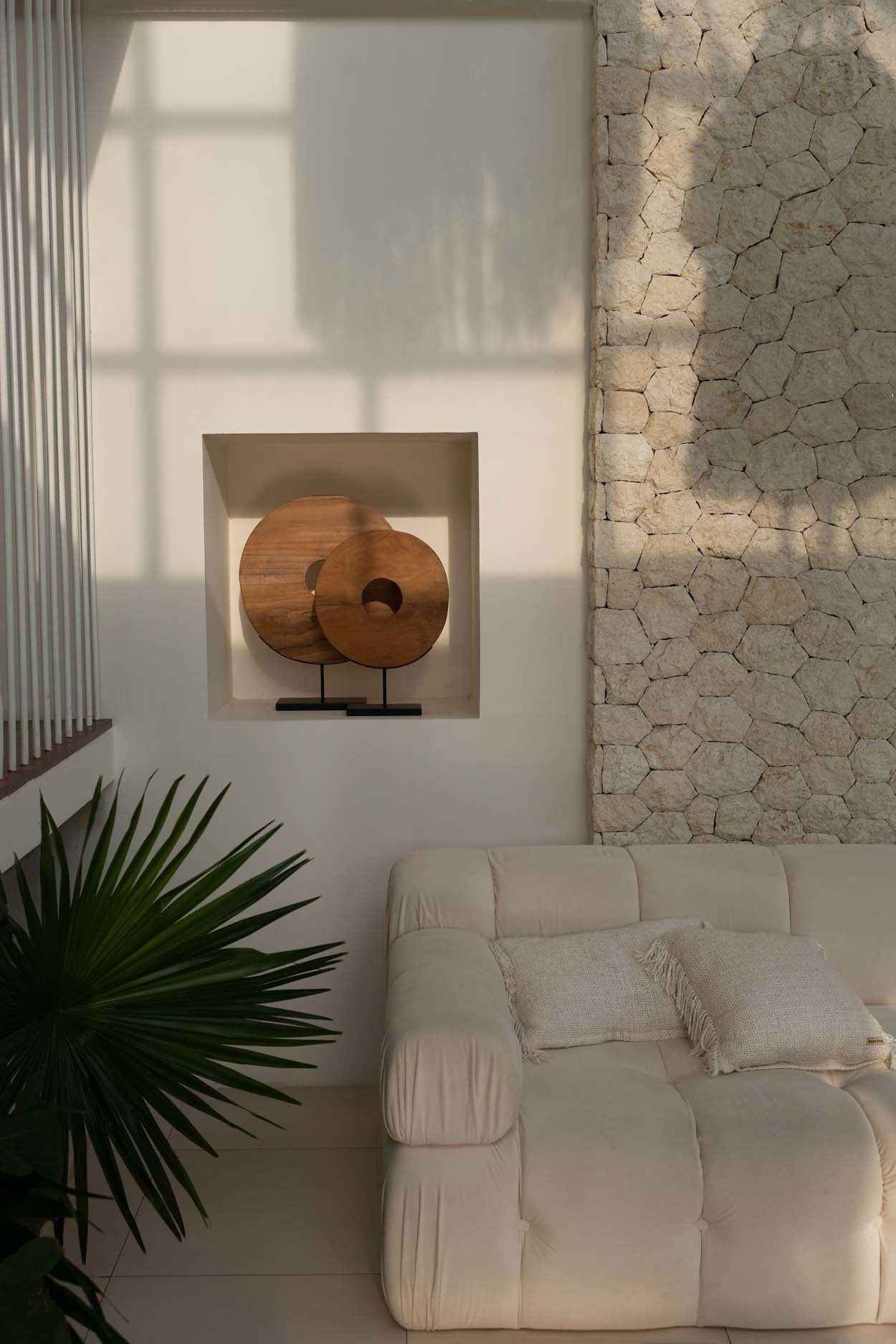 The Teak Disc on Stand - M - Bambuá