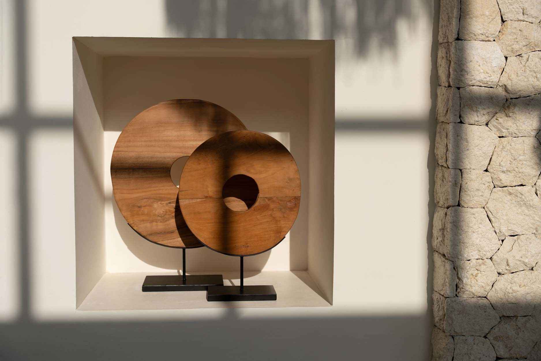 The Teak Disc on Stand - M - Bambuá