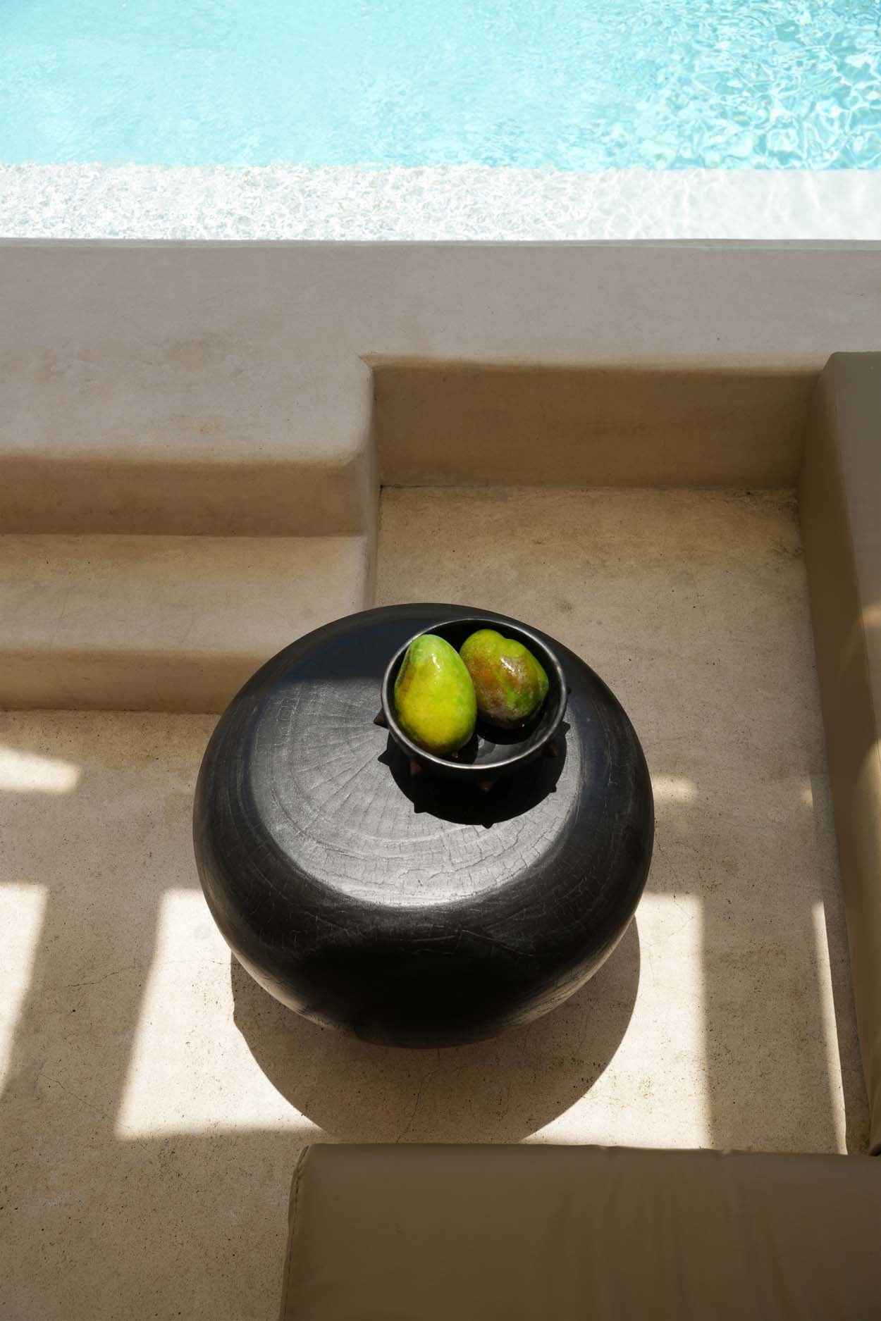 The Tutup Coffee Table - Black - Bambuá