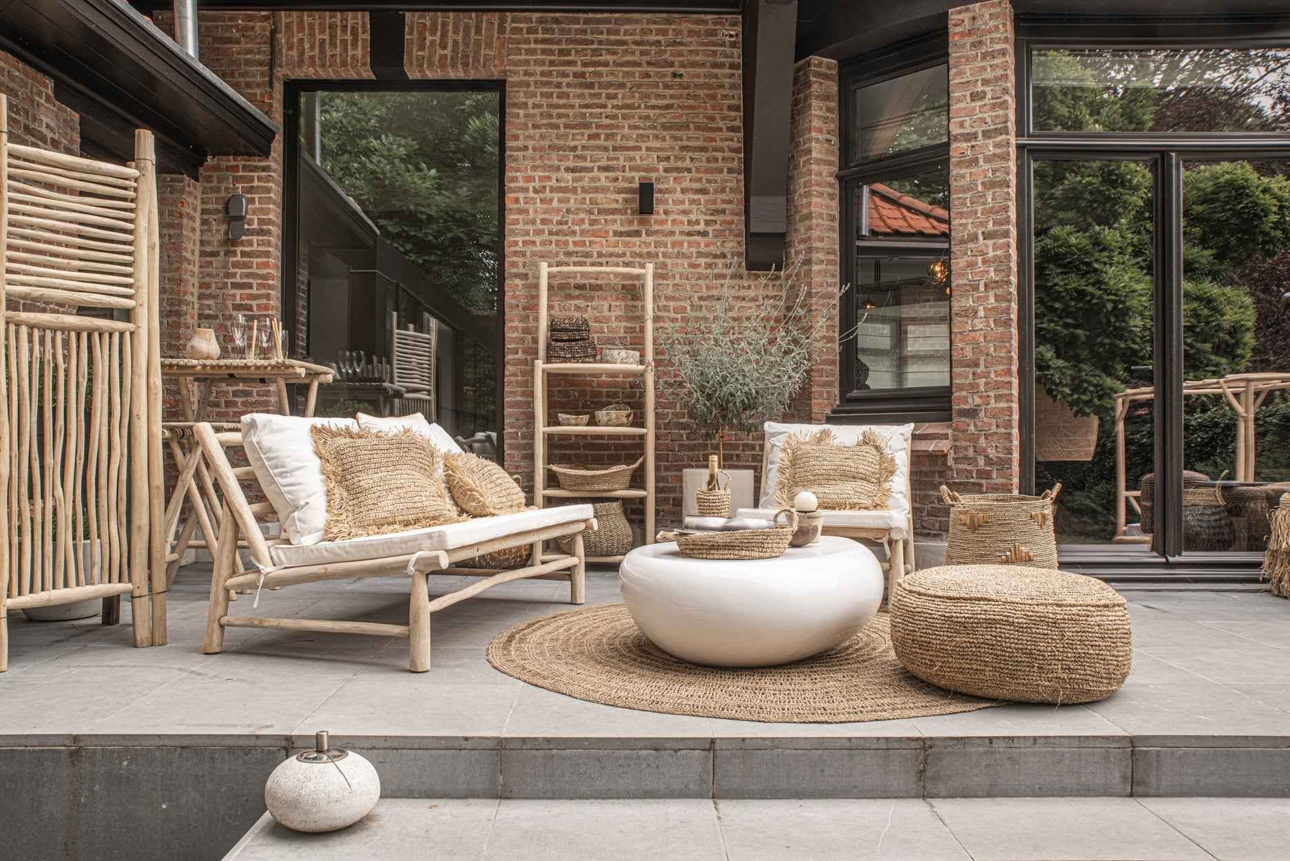 The Raffia Flores Pouffe - Natural - Bambuá