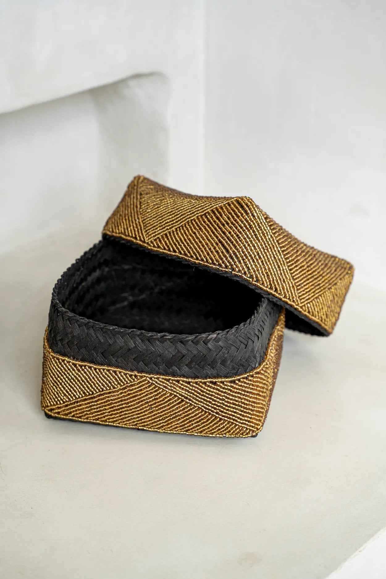 The Beaded Basket - Gold - M - Bambuá