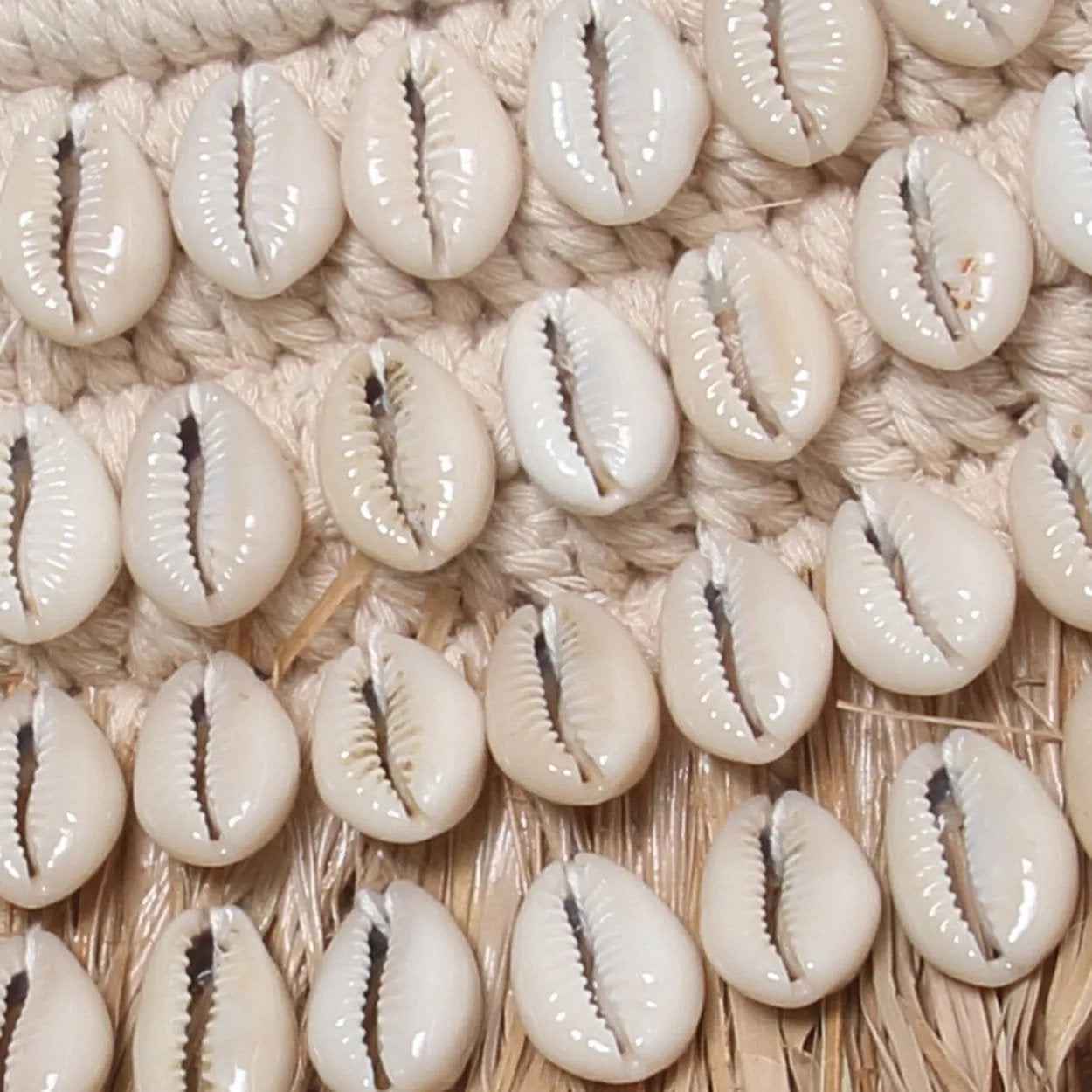 The Raffia Cowrie Mirror - Natural White - Bambuá