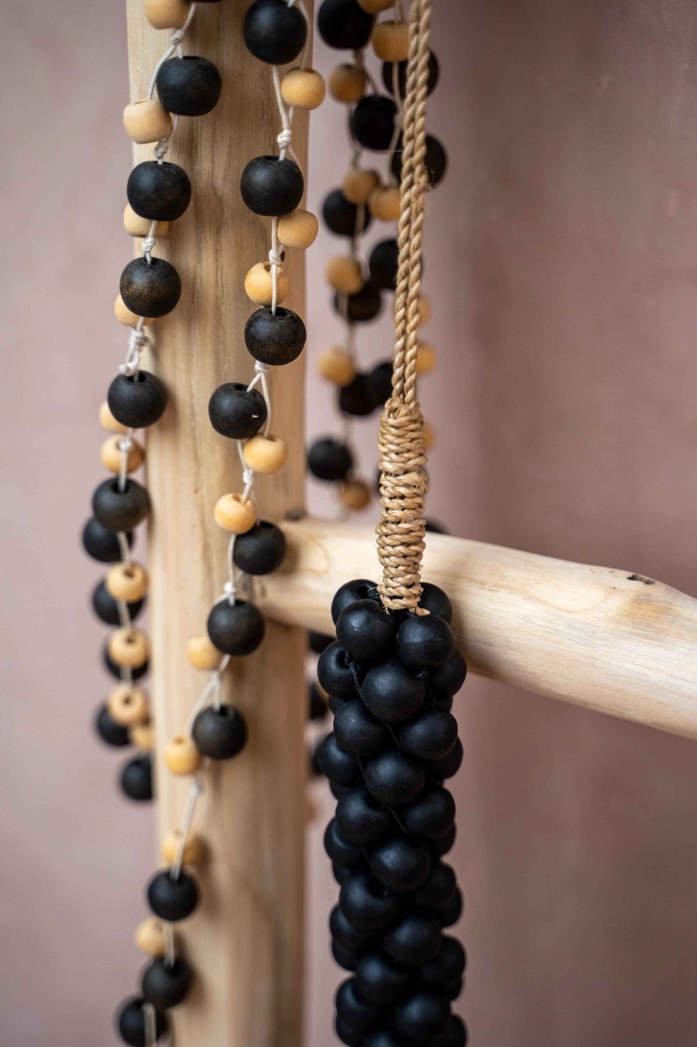 The Wooden Beads with Cotton Tassel - Black - Bambuá