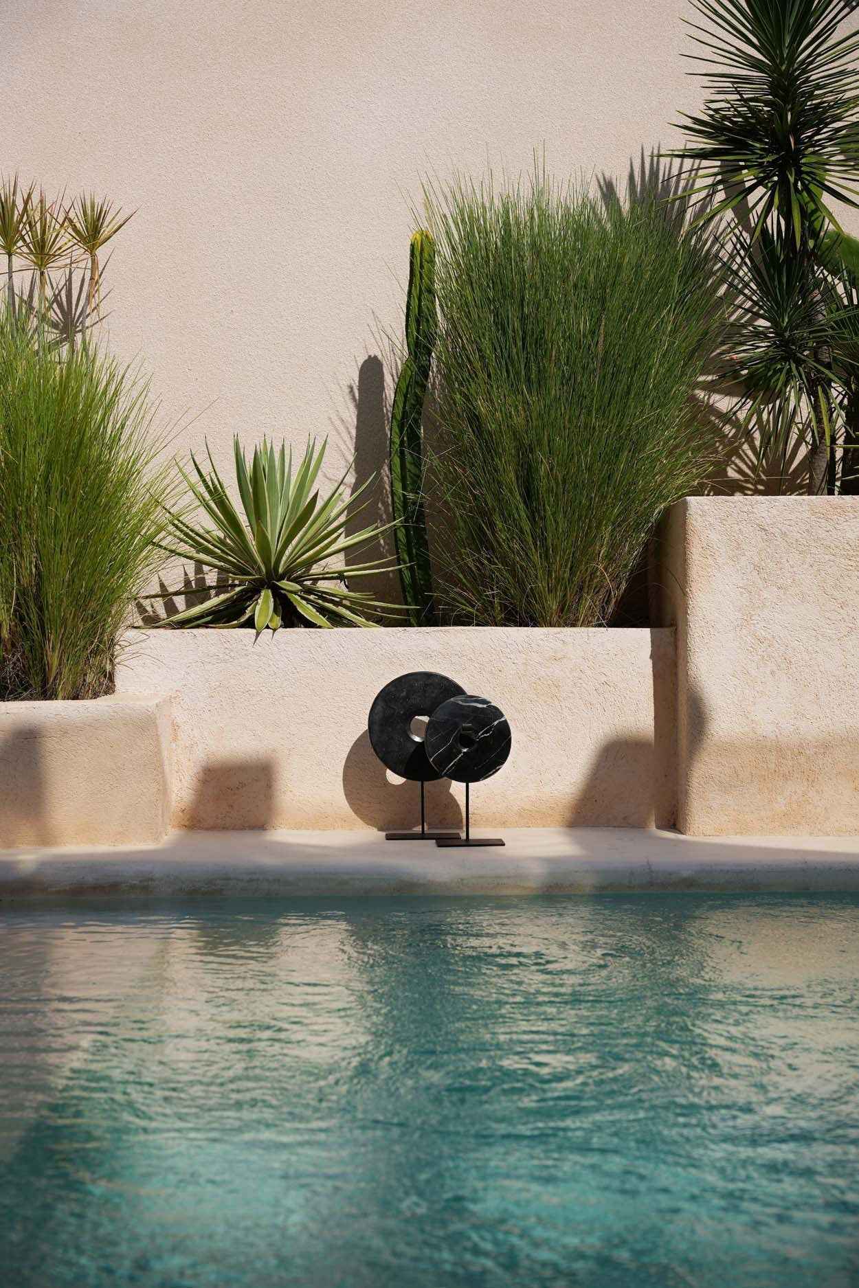 The Marble Disc on Stand - Black - M - Bambuá