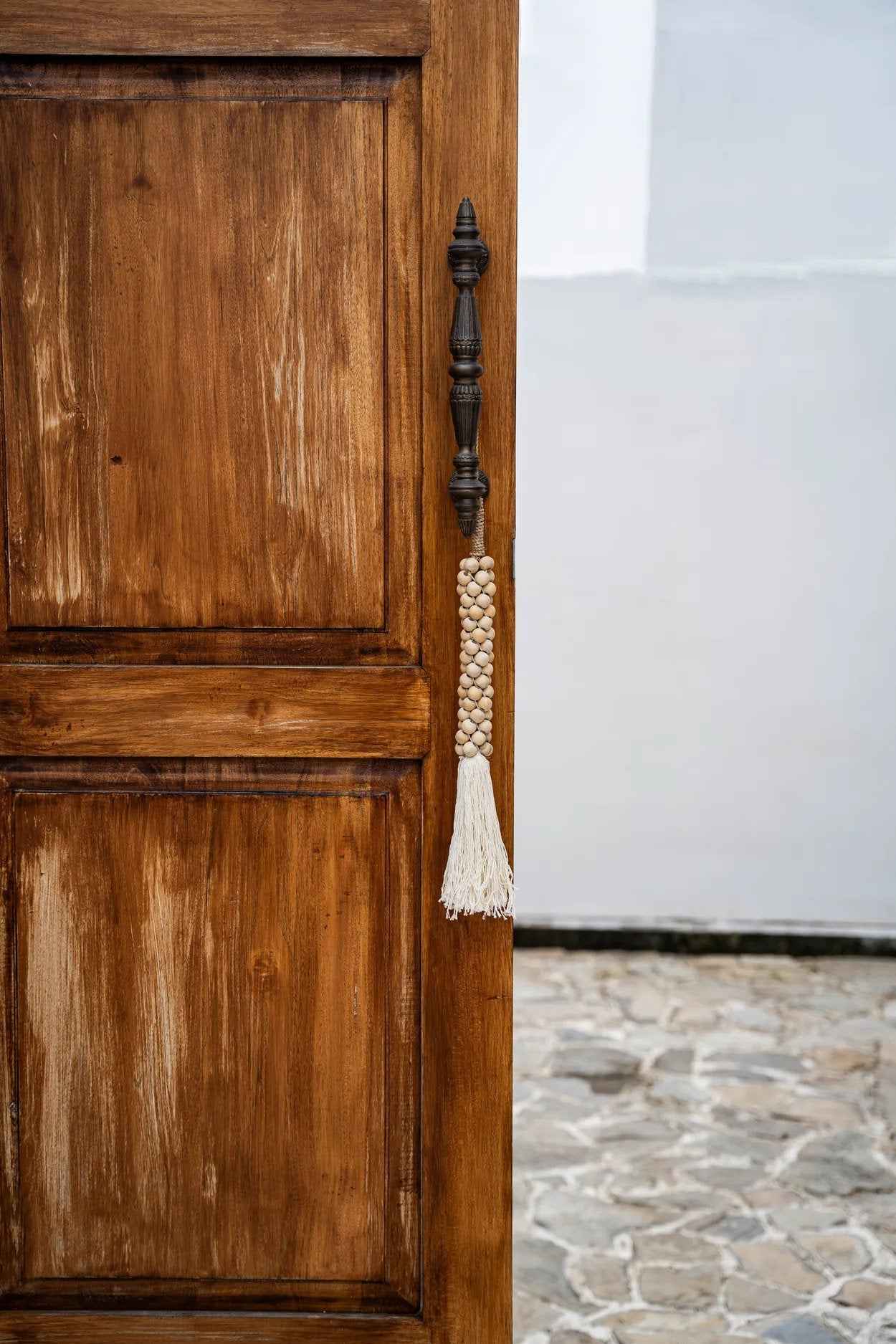 The Wooden Beads with Cotton Tassel - Natural White - Bambuá