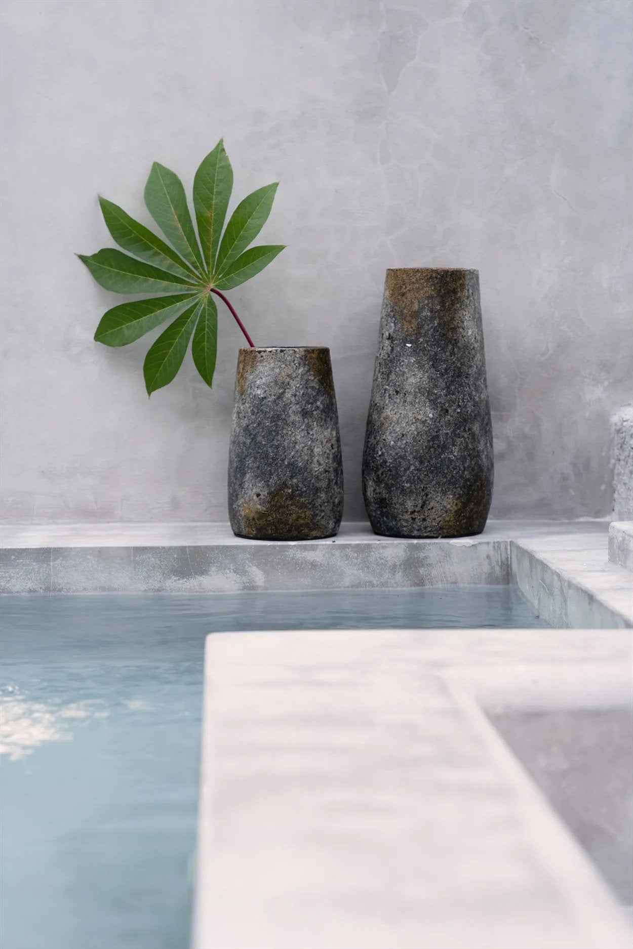 The Spooky Vase - Antique Grey - L - Bambuá
