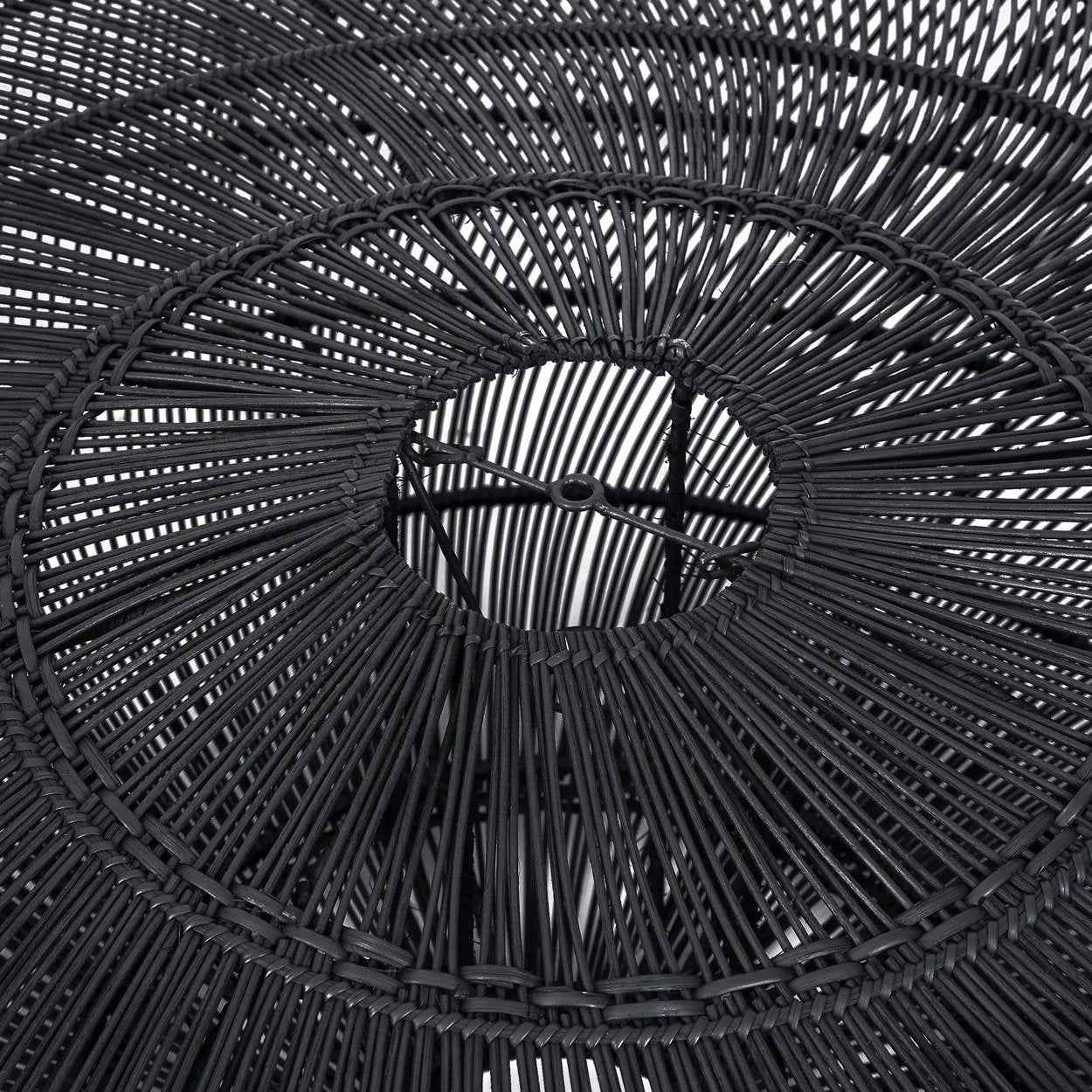 the-macaron-pendant-black-xl