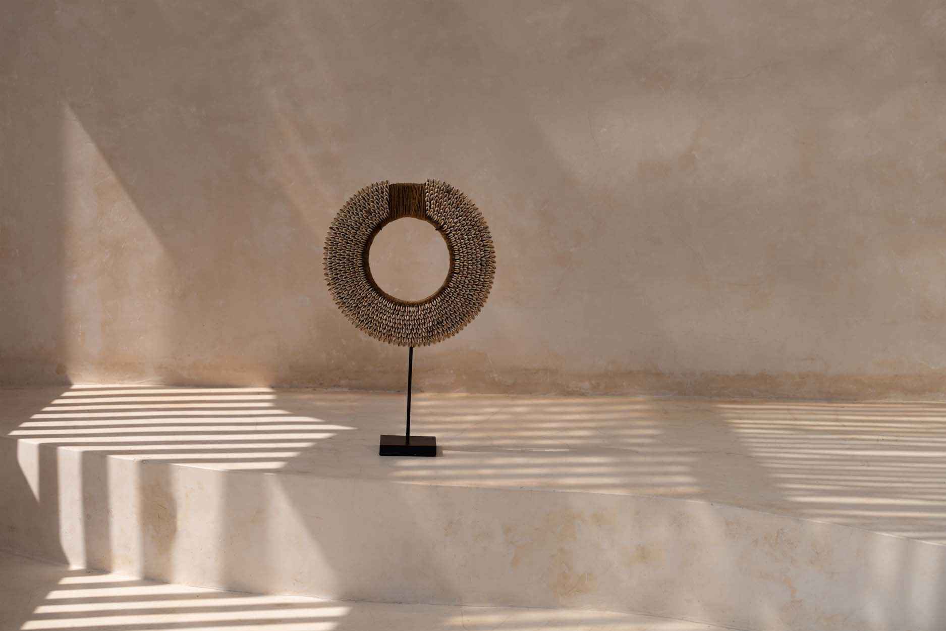 The Shell Réunion on Stand - Natural