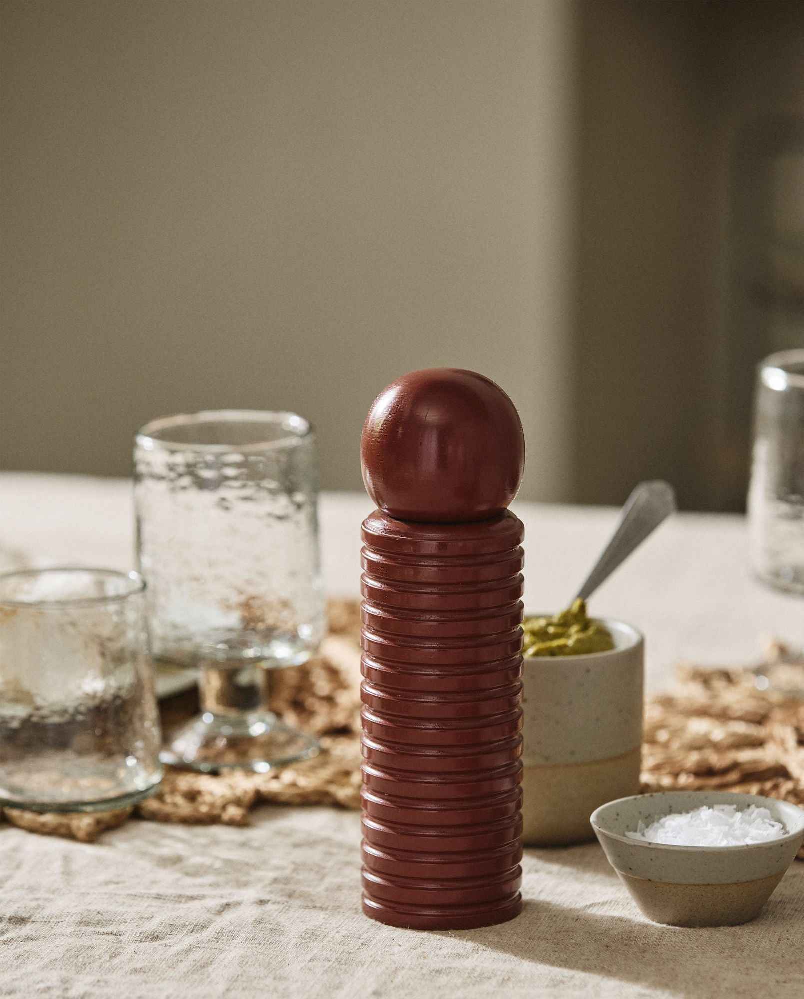 Nordal RAS Acacia Wood Grinder – Rust Ceramic - Bambuá