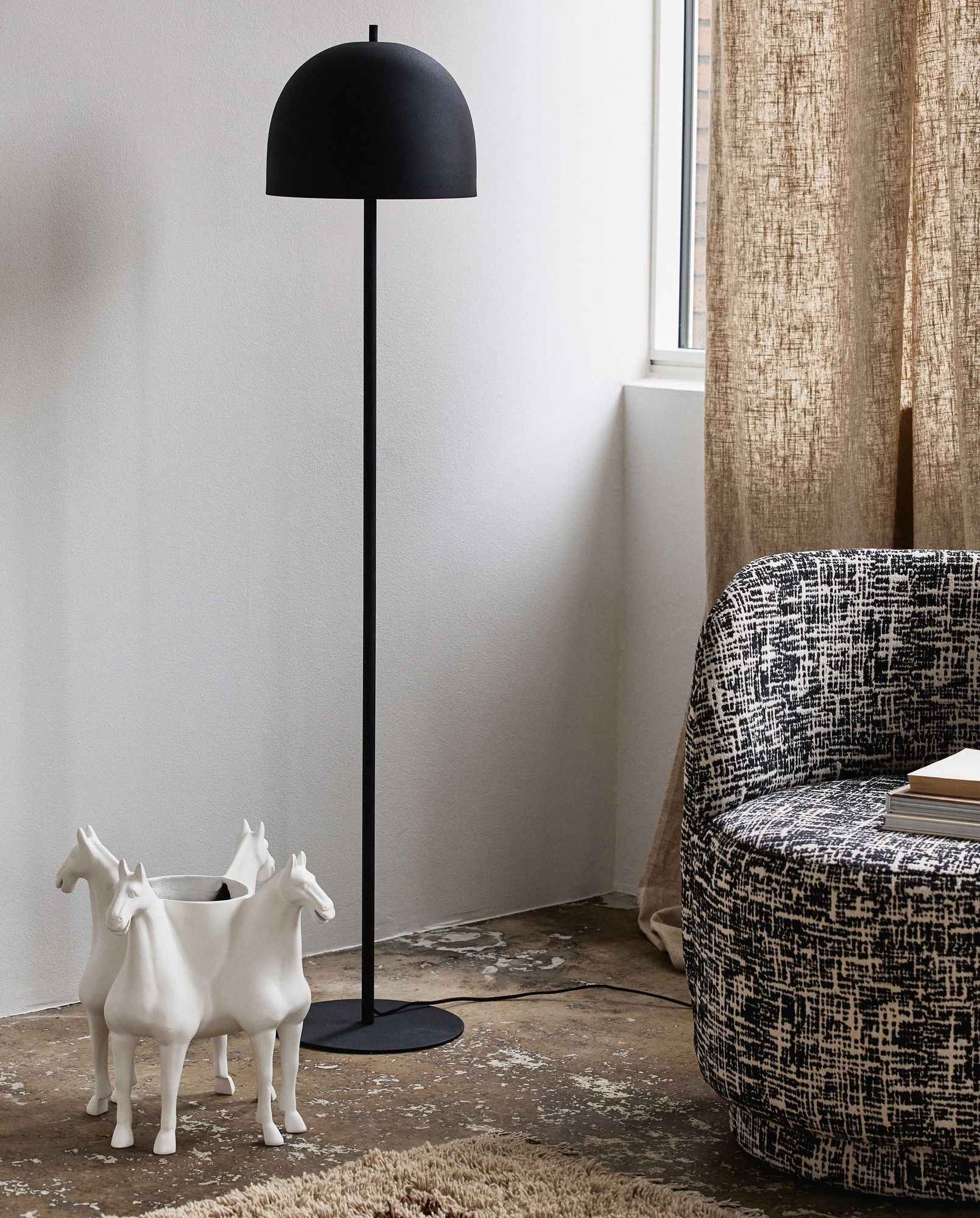 GLOW floor lamp - matte black - Bambuá