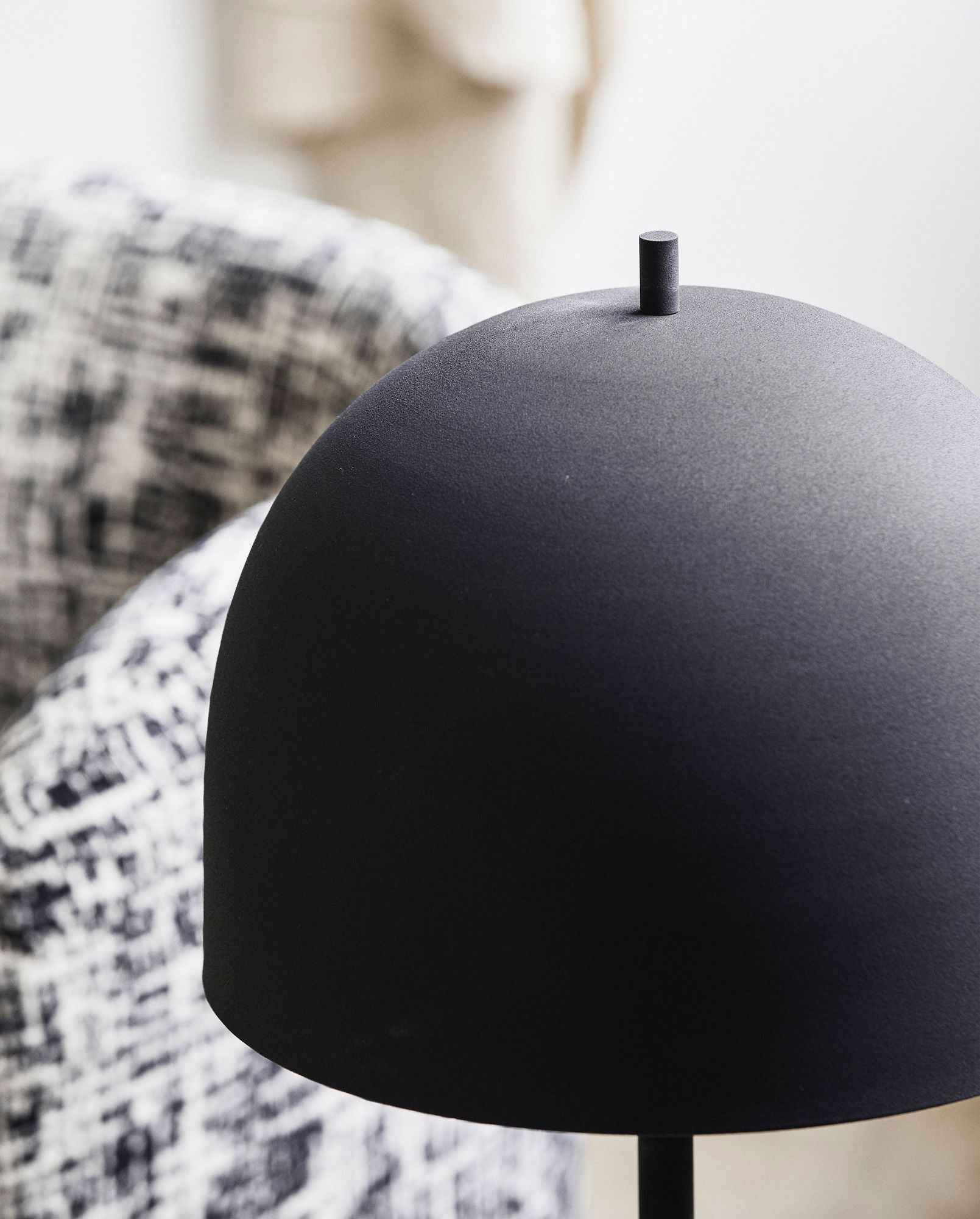 GLOW table lamp - matte black - Bambuá