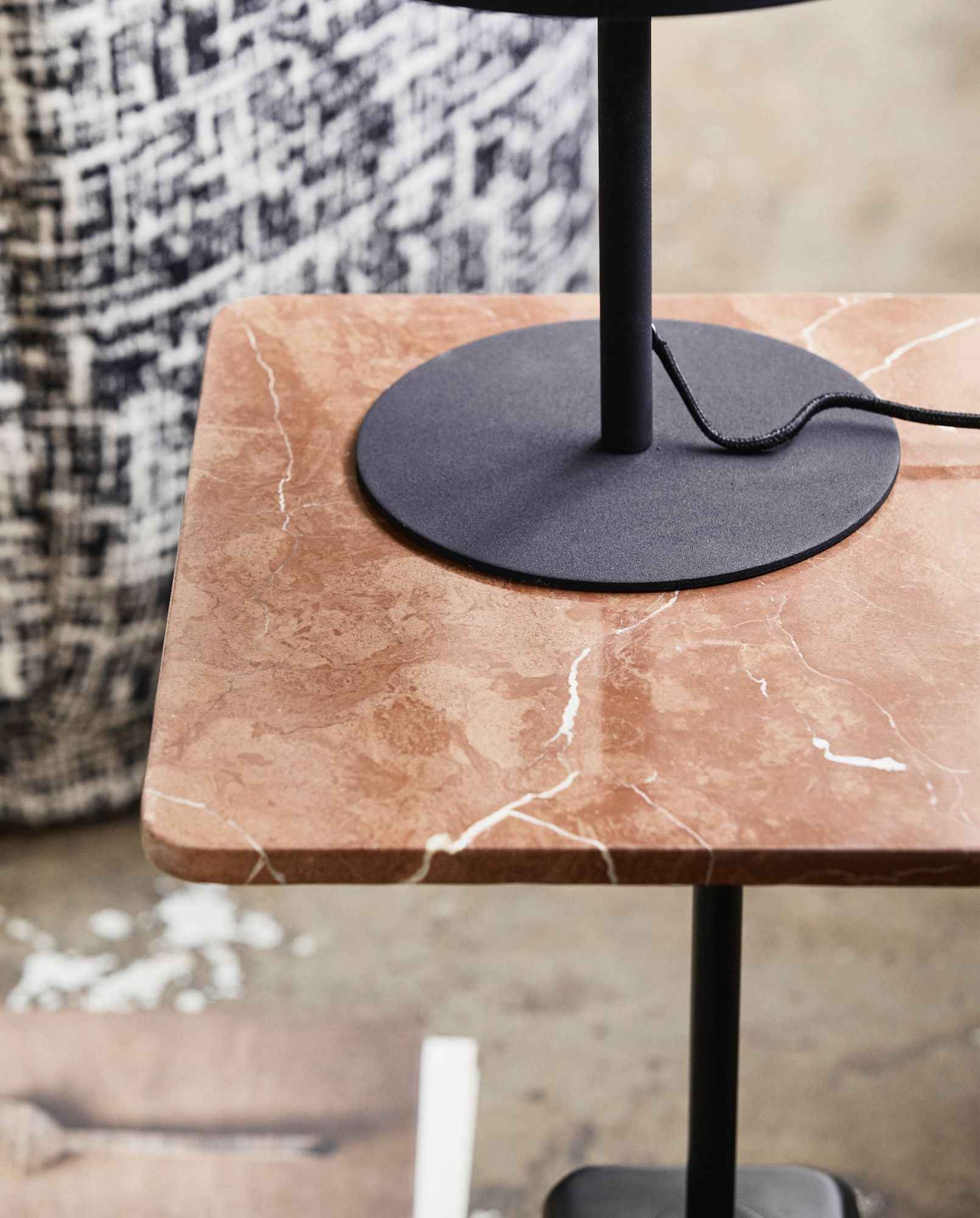 GLOW table lamp - matte black - Bambuá
