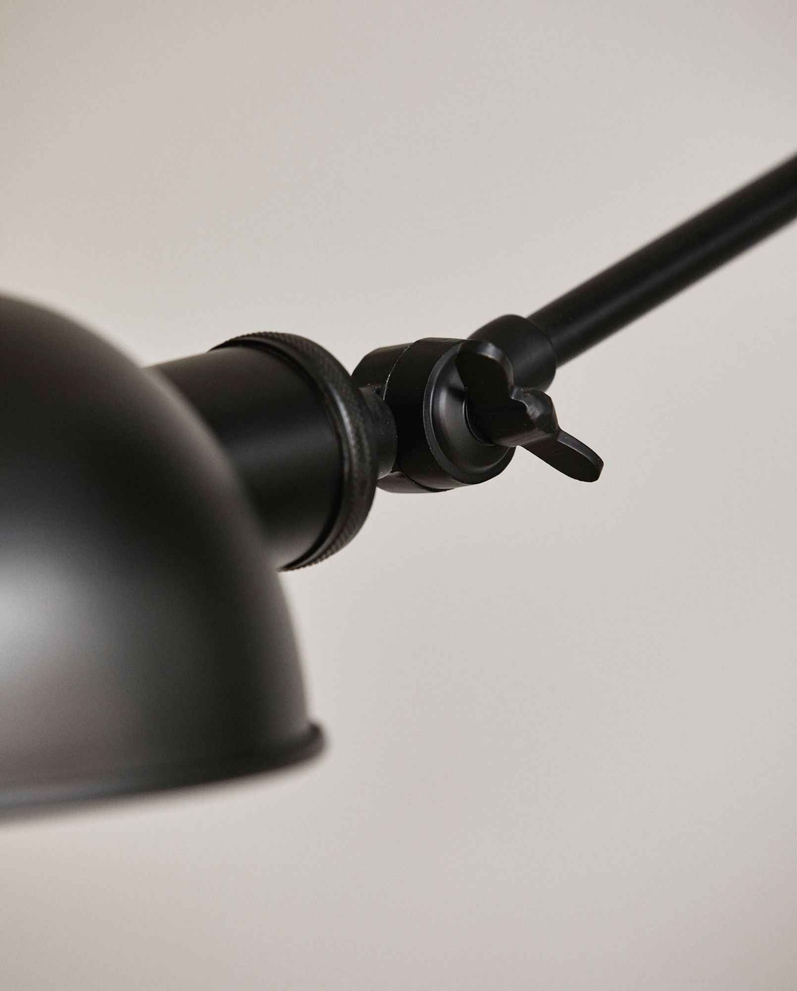 AURA wall lamp - black