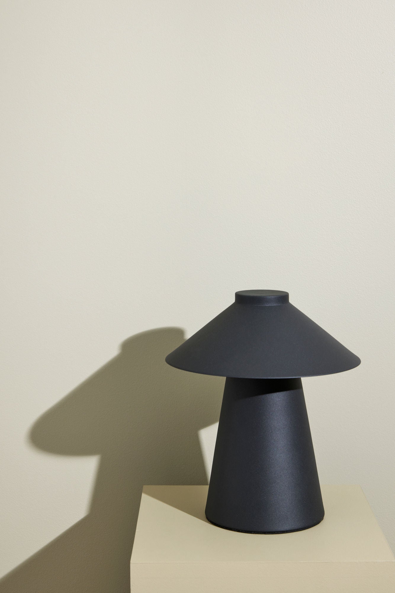 Chipper Table Lamp Black - Bambuá