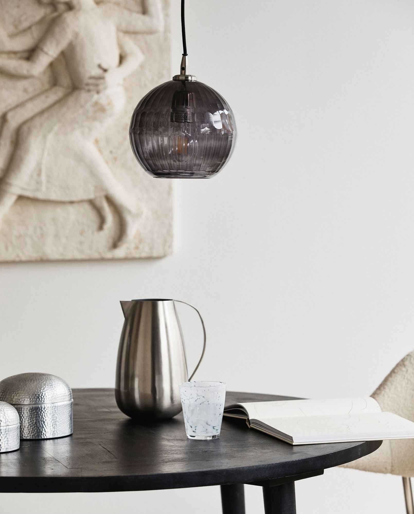LEE pitcher, iron - chrome finish - Bambuá