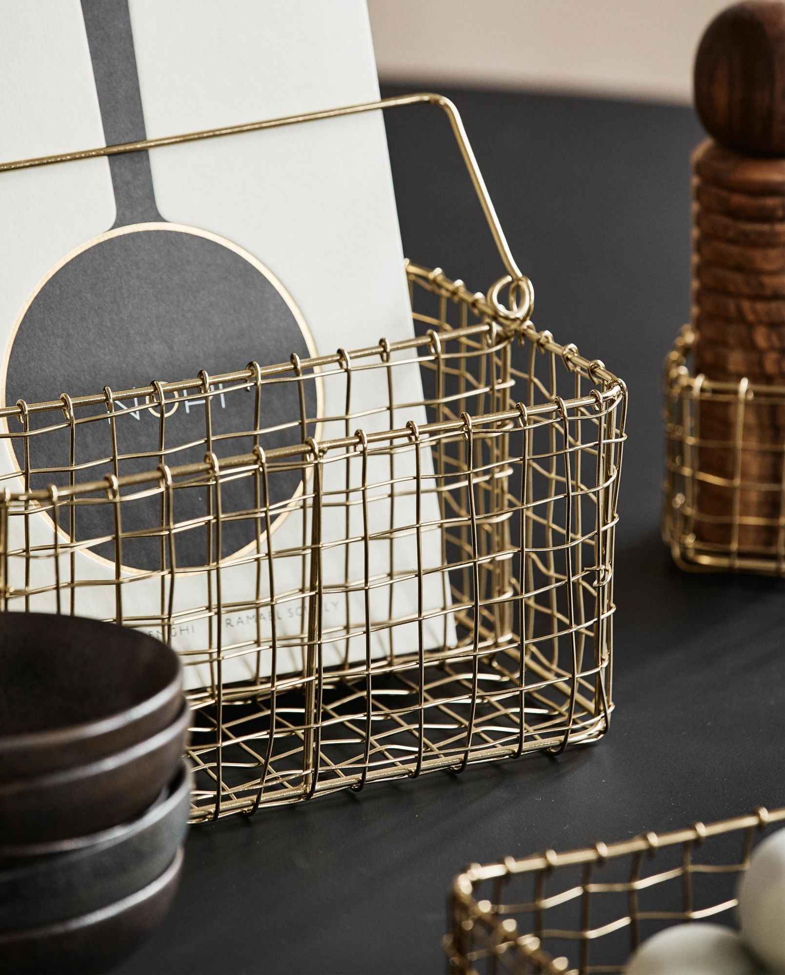 NAVITI storage w. handle, L - golden finish - Bambuá