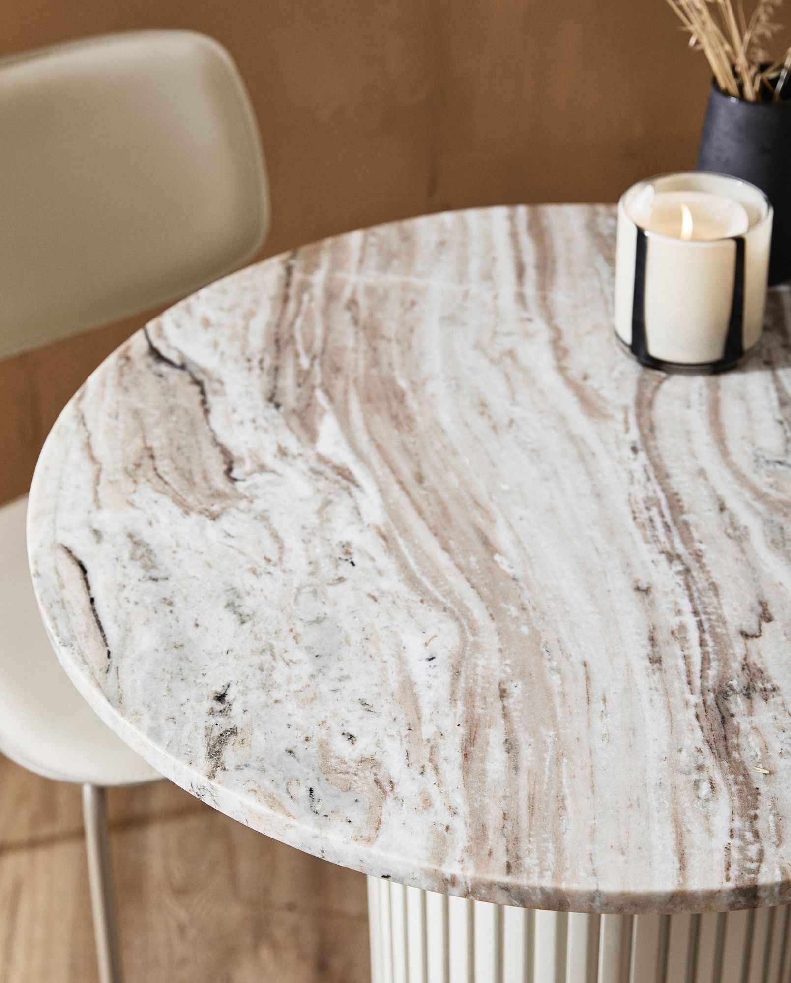 ERIE round coffee table - ivory marble tabletop - Bambuá
