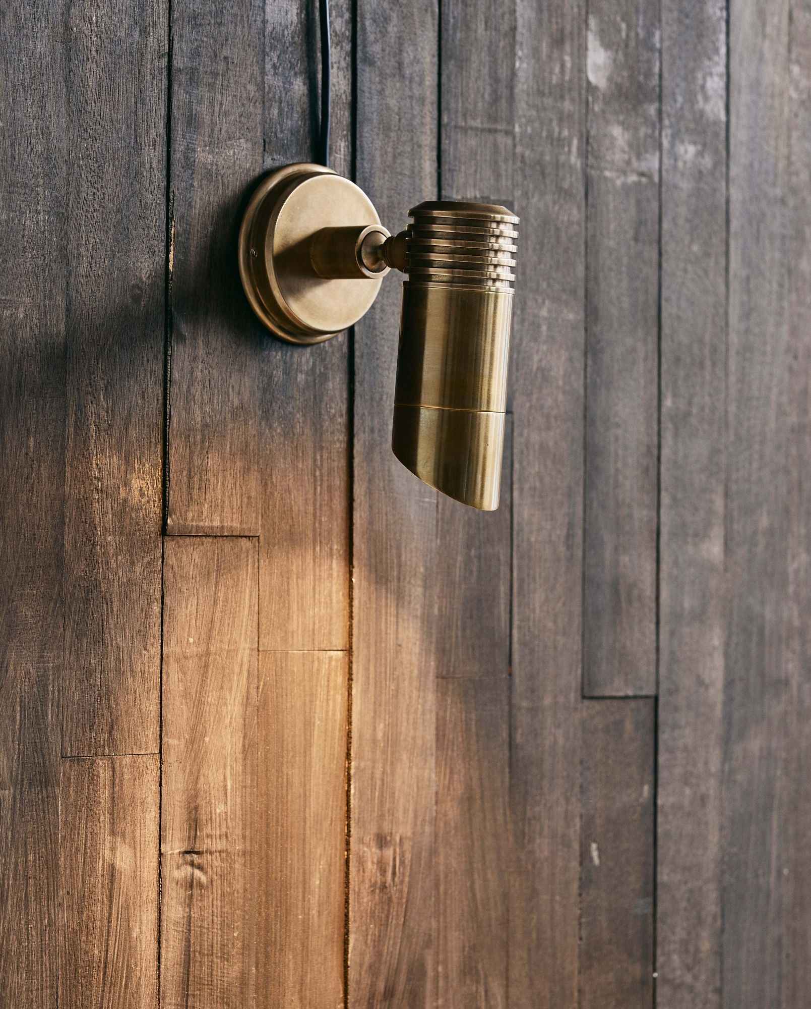 BRAGI wall lamp, outdoor - brass - Bambuá