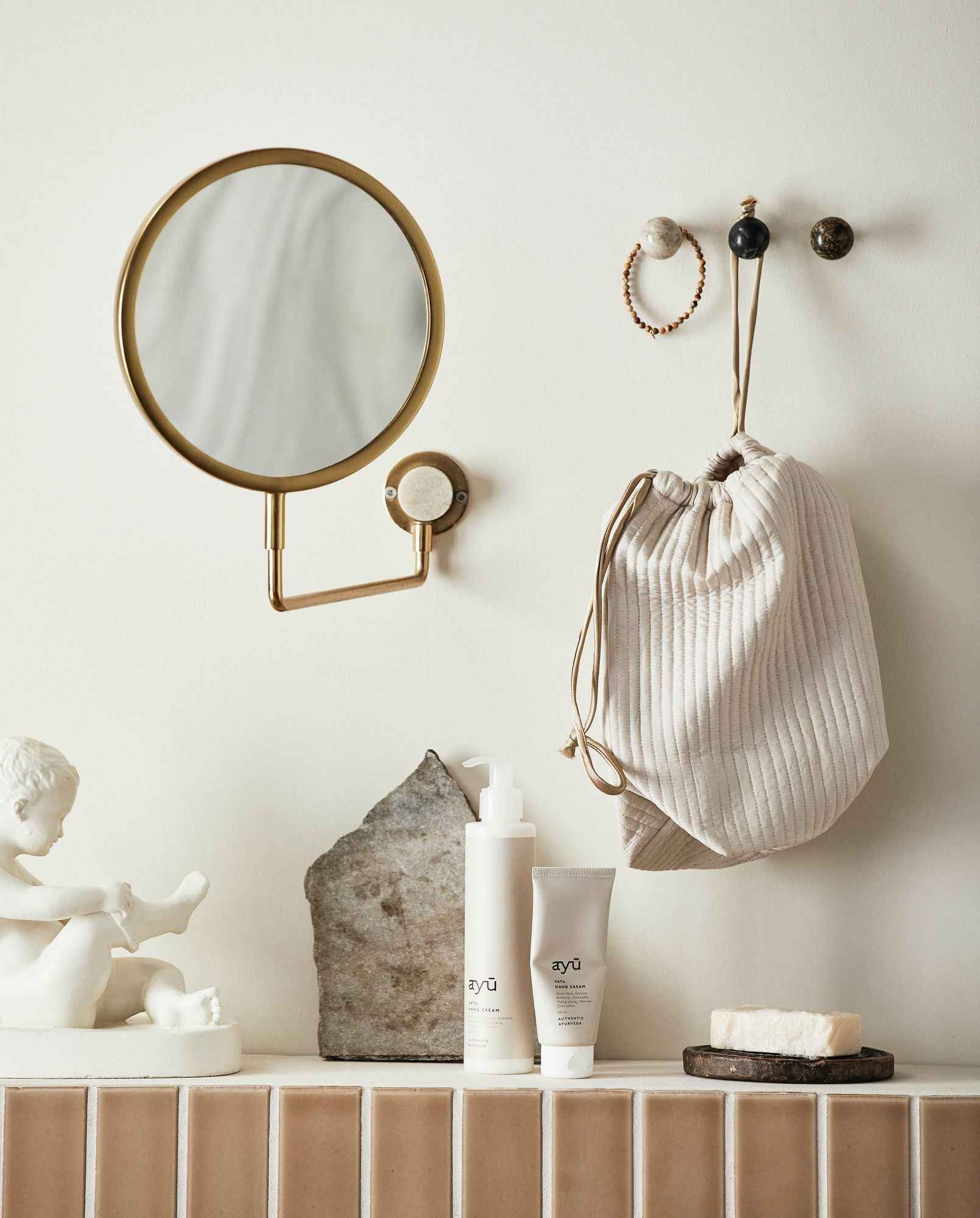 TESIA wall mirror - golden finish - Bambuá