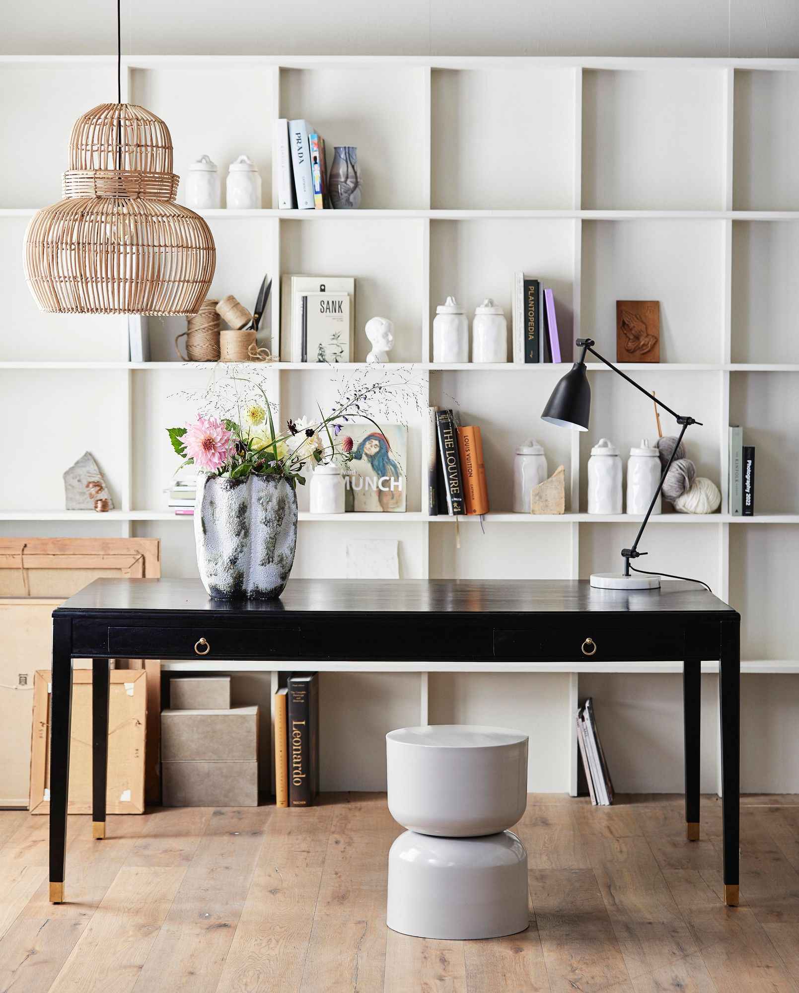 EMS desk w/2 drawers, L - black