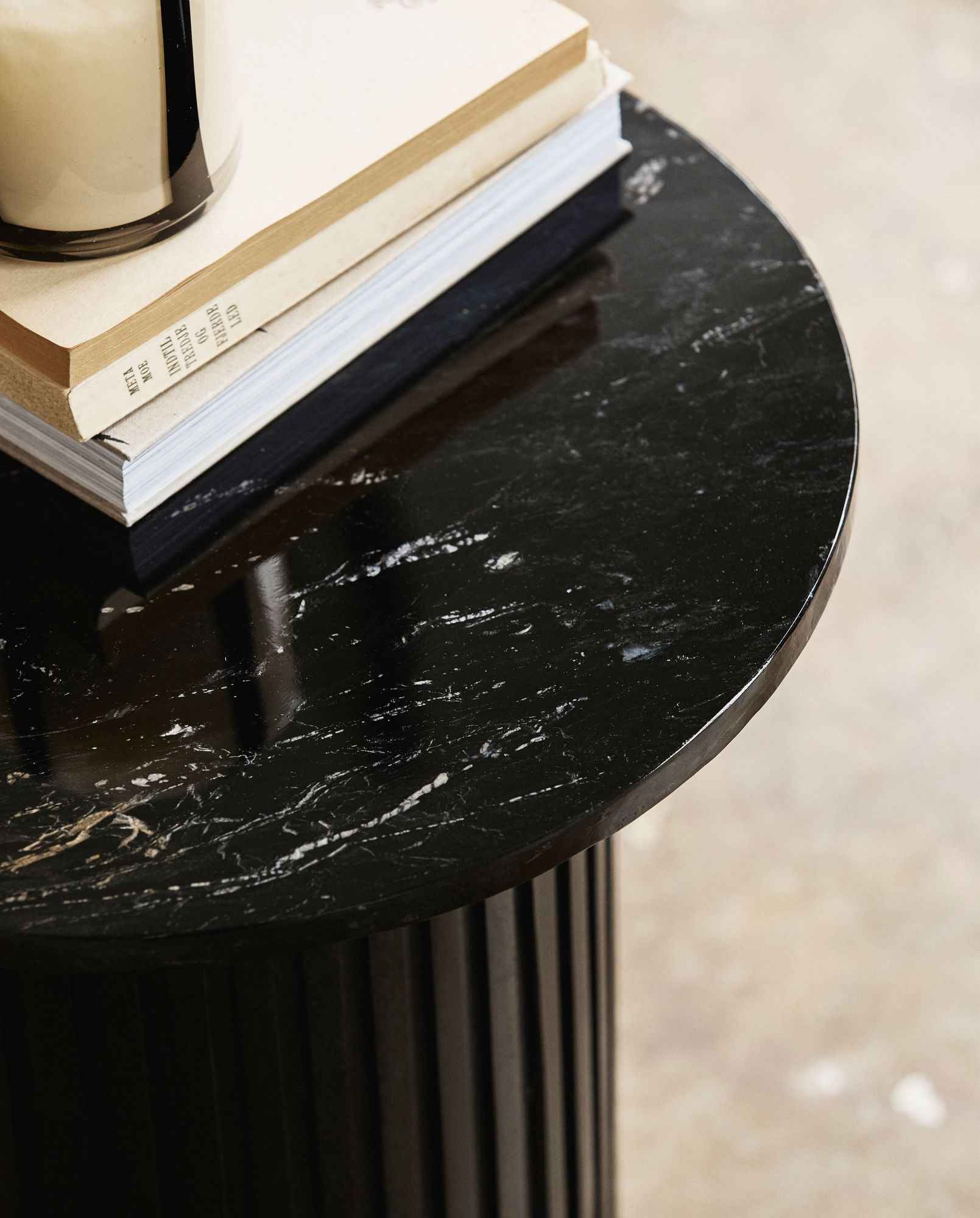 ERIE round side table - black marble top - Bambuá