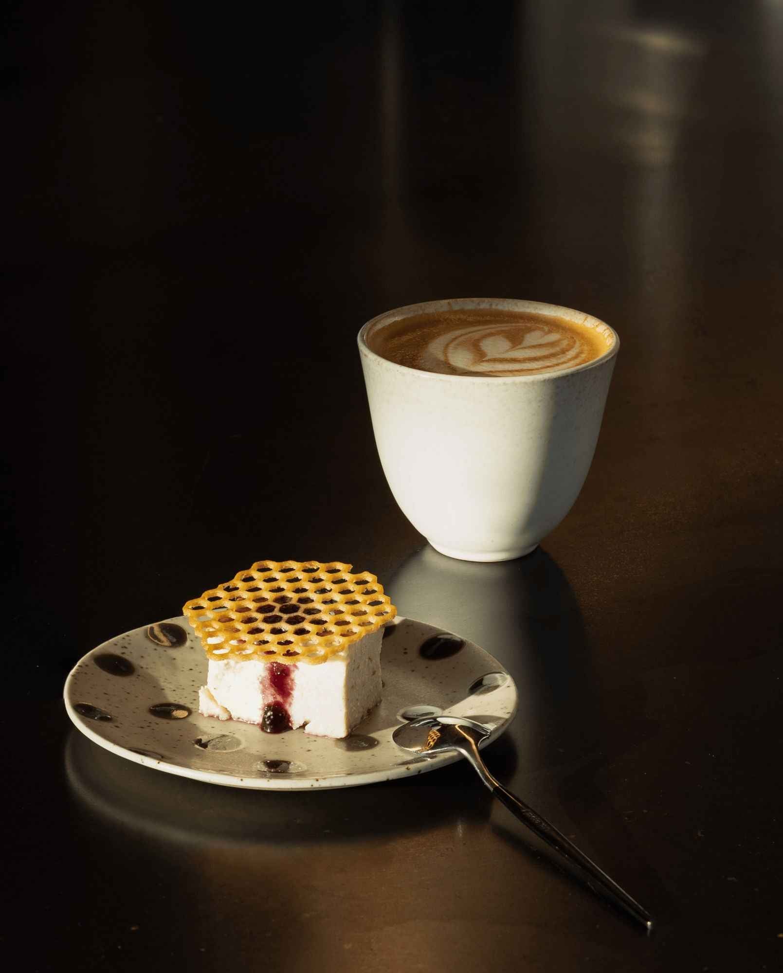 GRAINY saucer/cake plate, sand/green