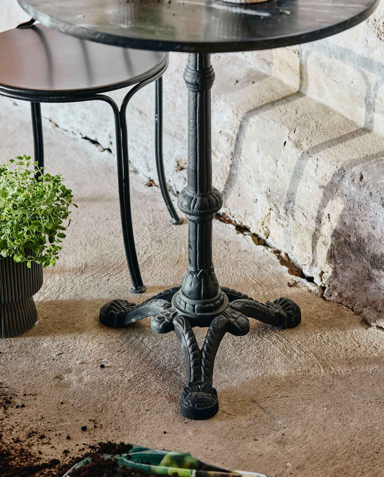 Café table - black marble, round w/iron