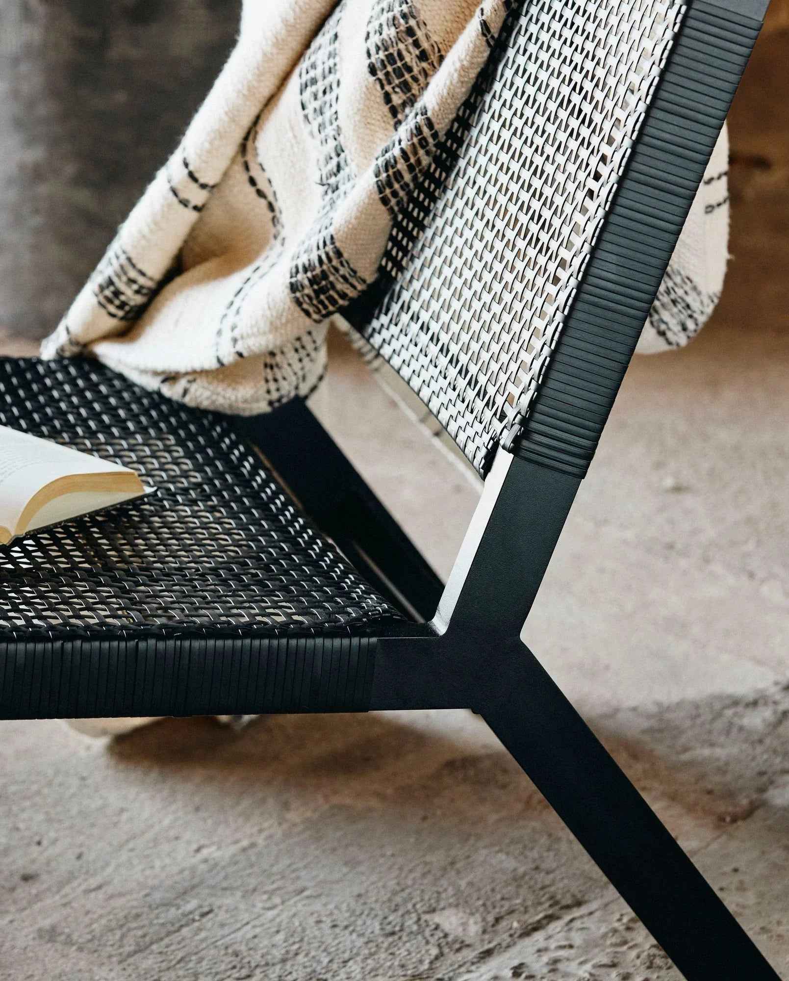 VASAI lounge chair, black - Bambuá