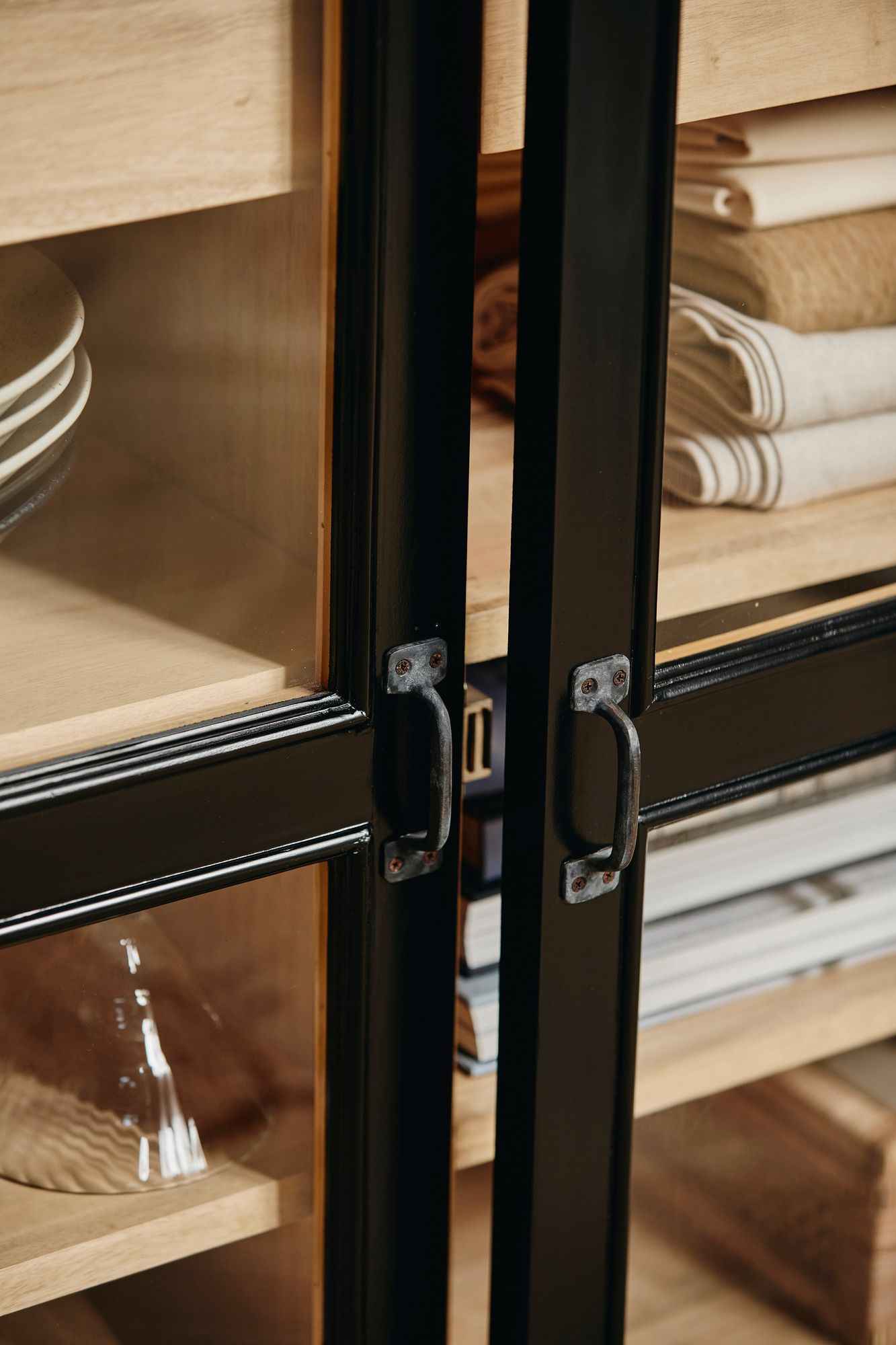 VIVA cabinet, 2 doors low - black - Bambuá