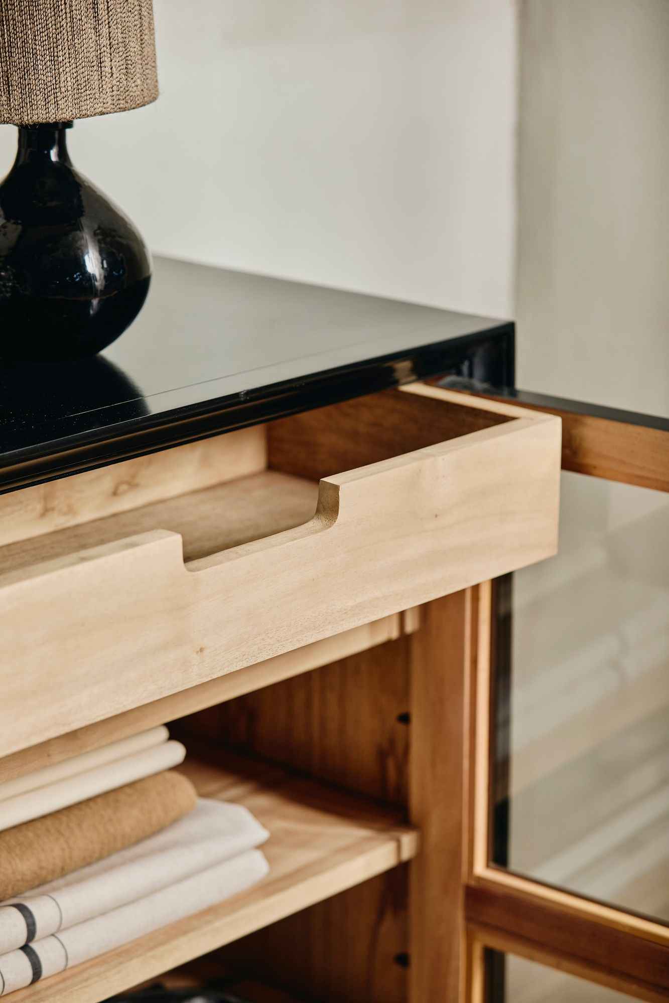 VIVA cabinet, 2 doors low - black - Bambuá