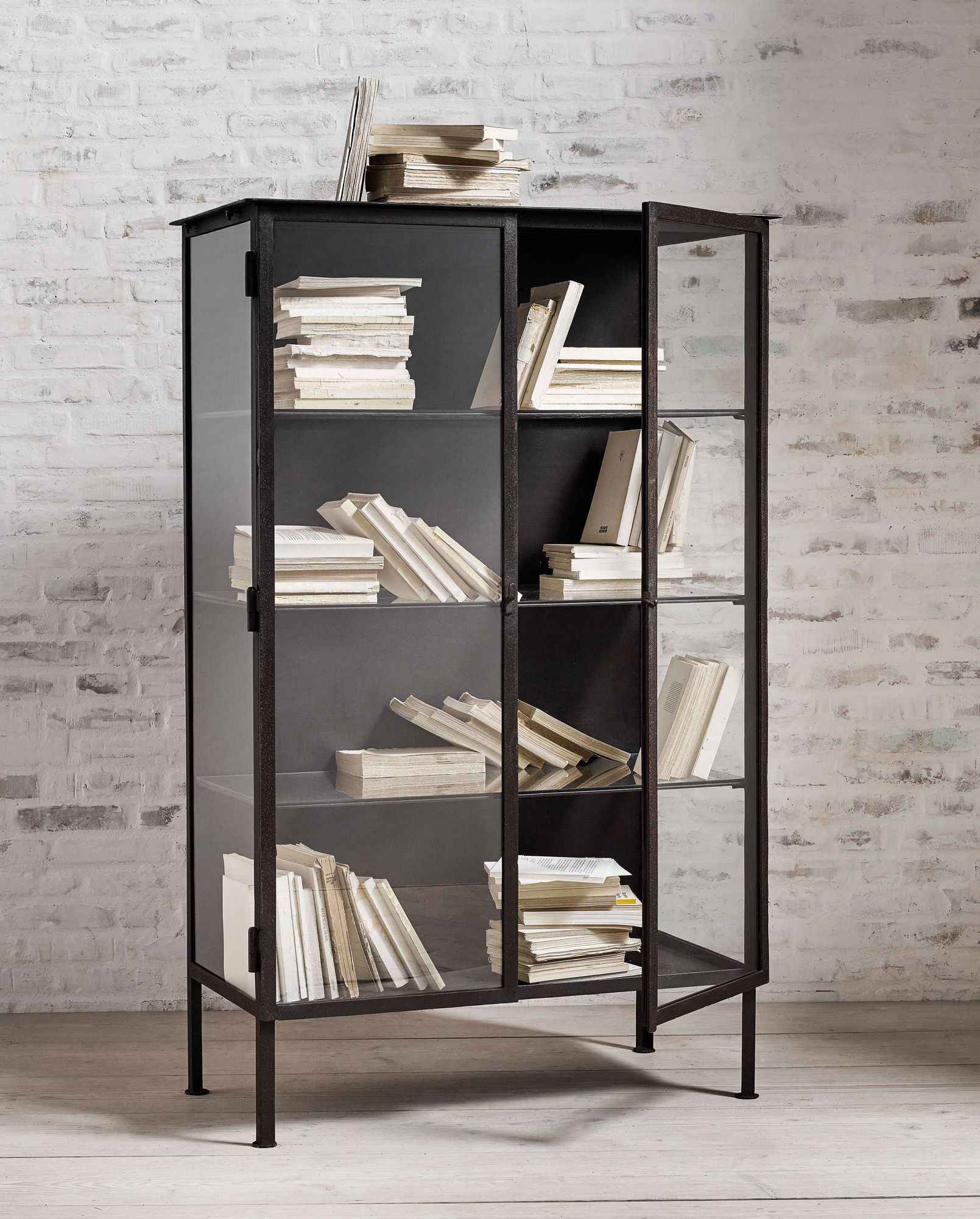 OREGON cabinet, black iron, 2 doors - Bambuá