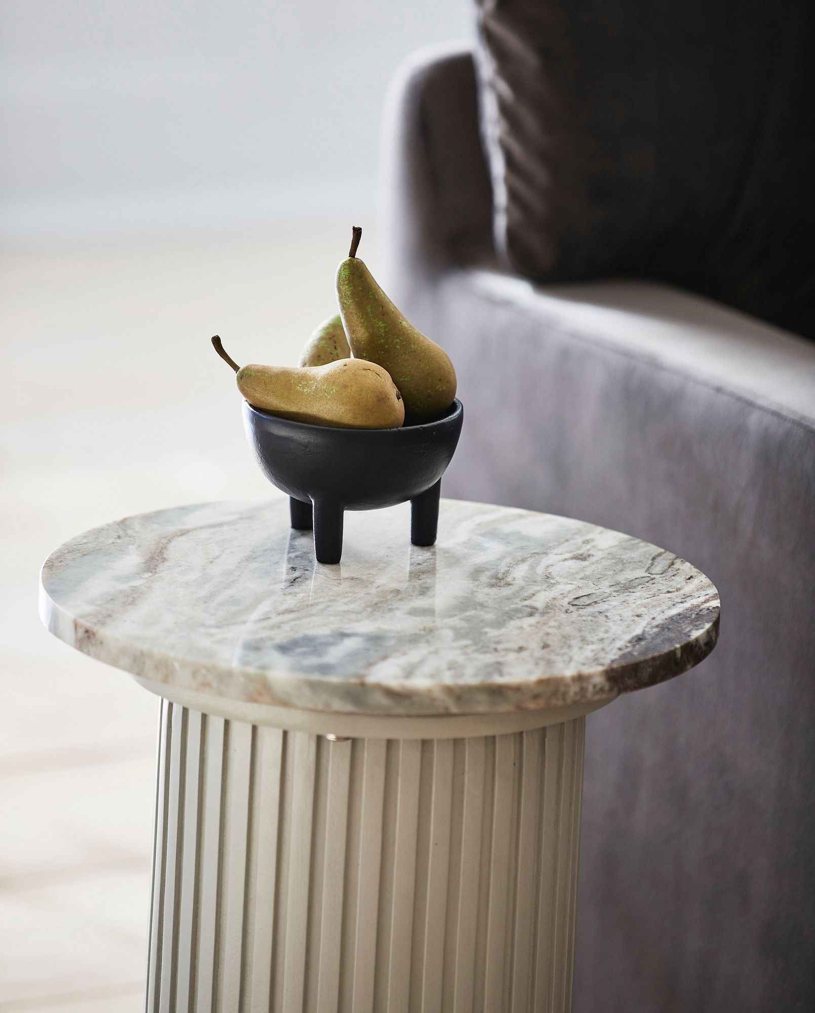 ERIE round side table - ivory marble top - Bambuá