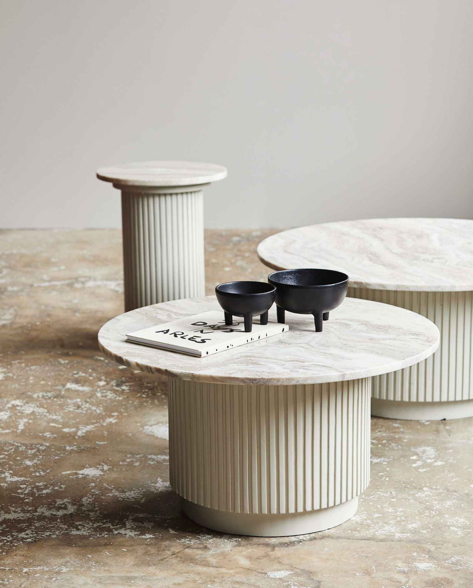 ERIE round coffee table - ivory marble tabletop - Bambuá
