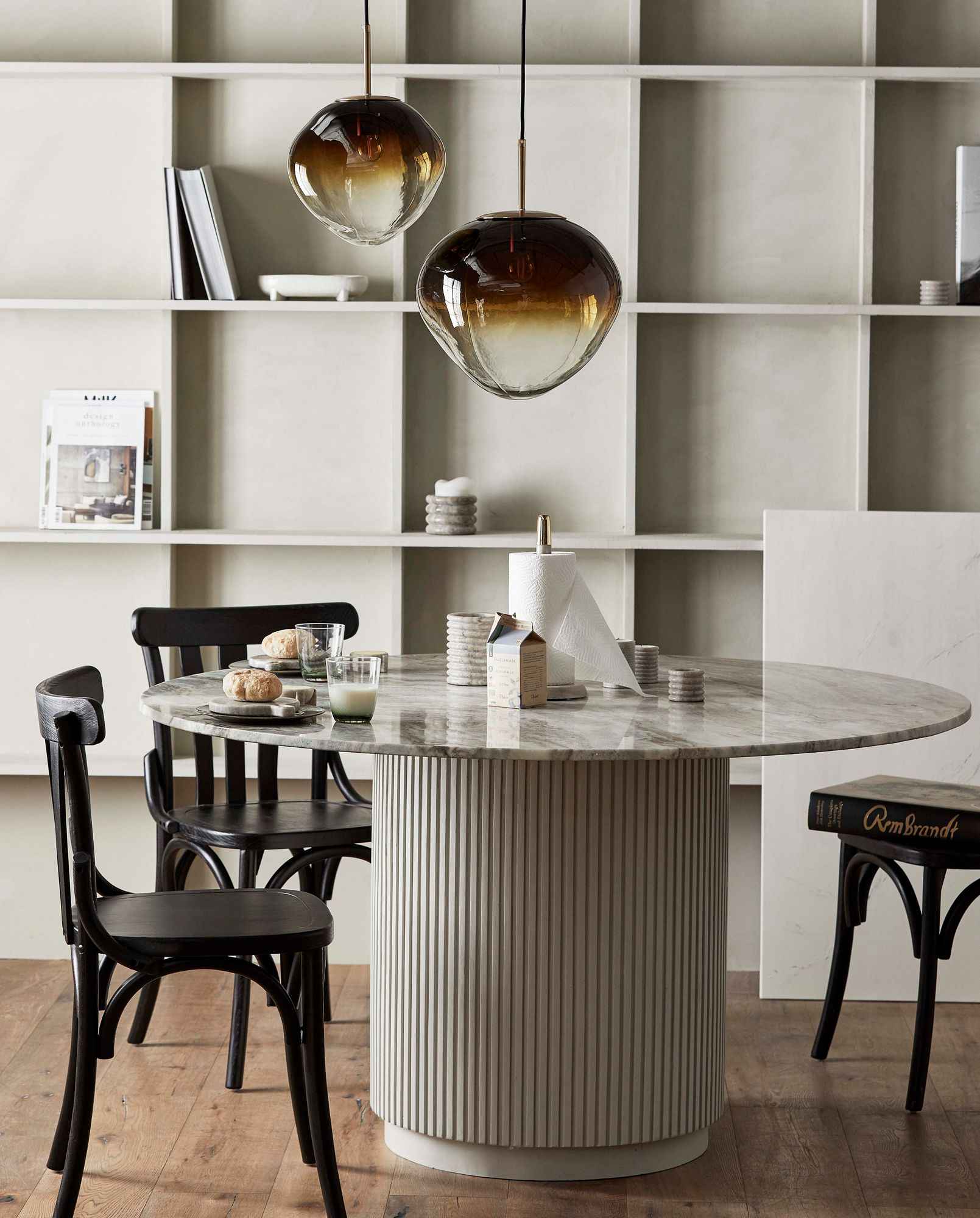ERIE round dining table - Ivory nature marble tabletop - Bambuá