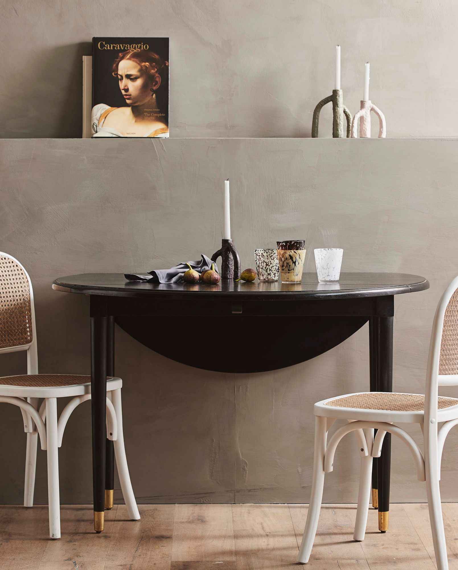 AHR round table, folding - black wood - Bambuá