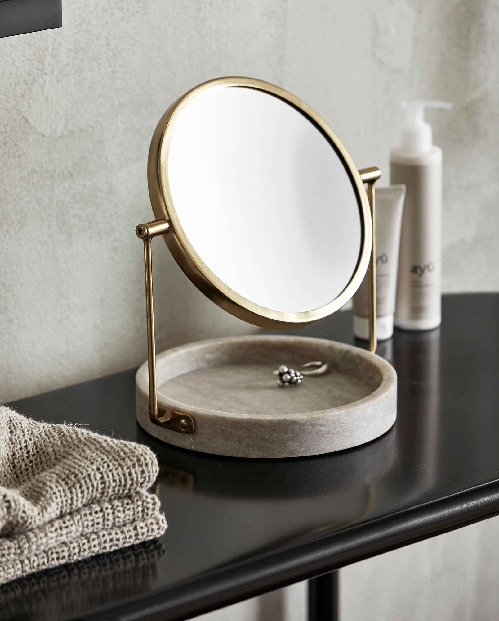 HAJA table mirror - golden finish