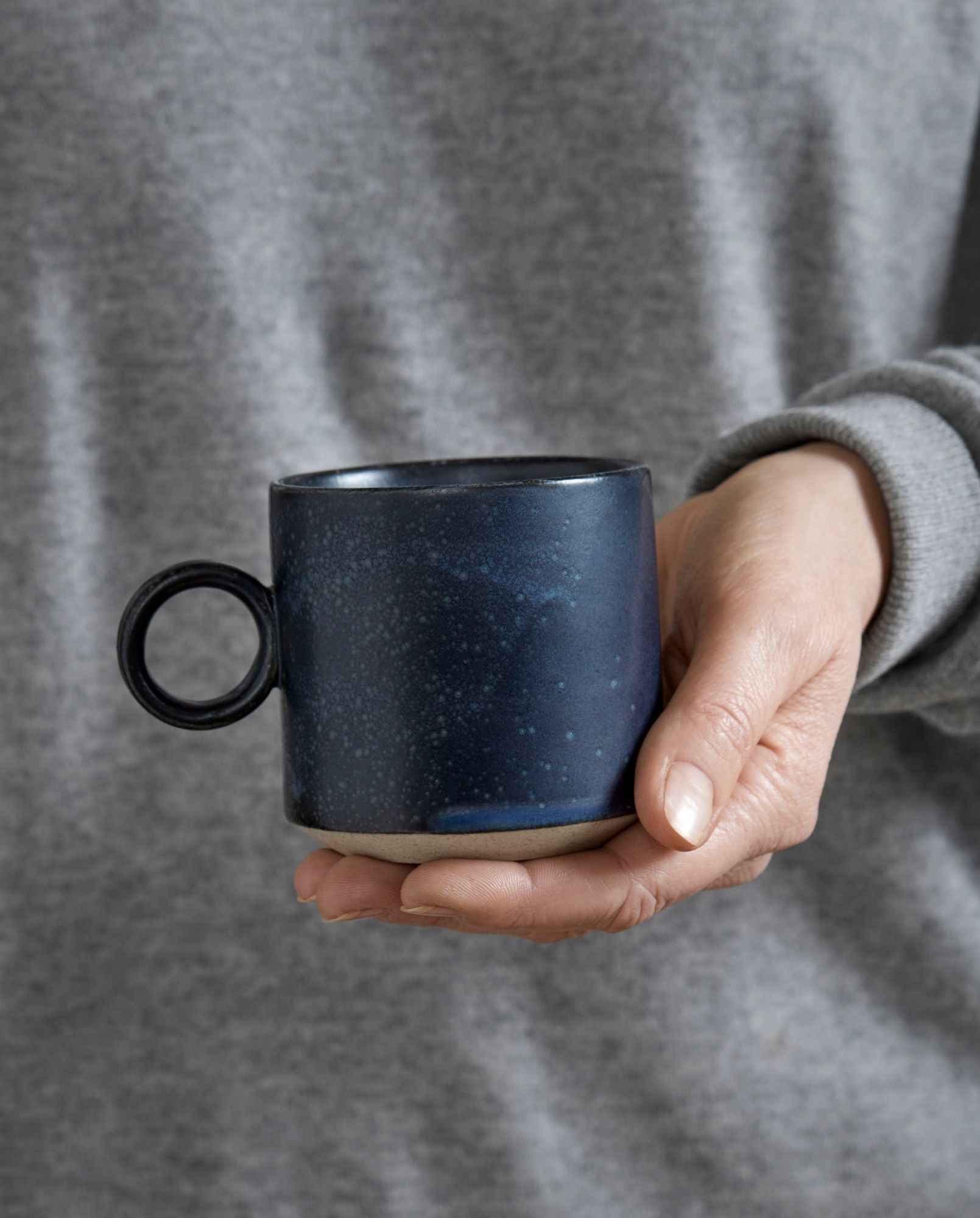 GRAINY cup w. handle, dark blue