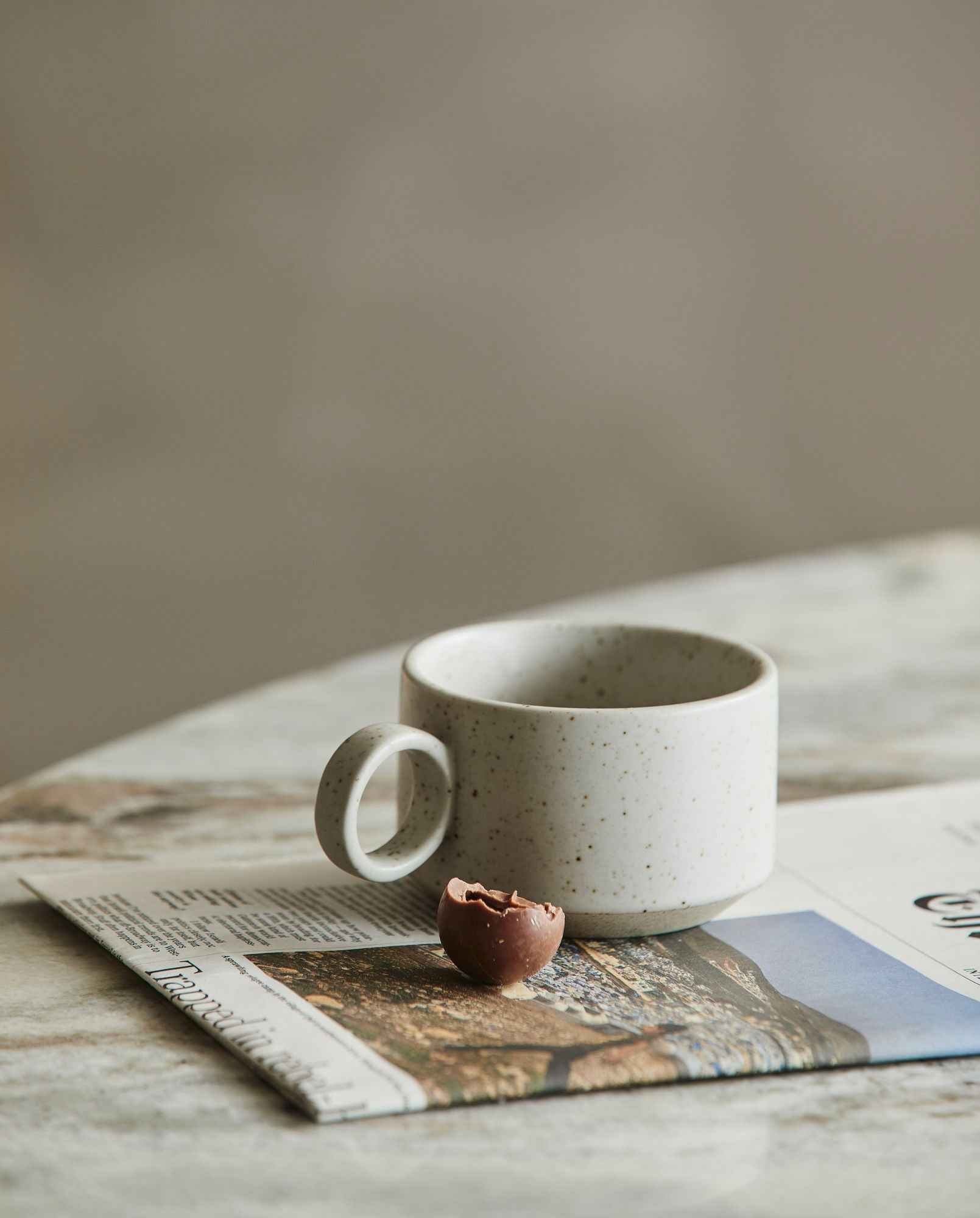 GRAINY tea cup w. handle, sand