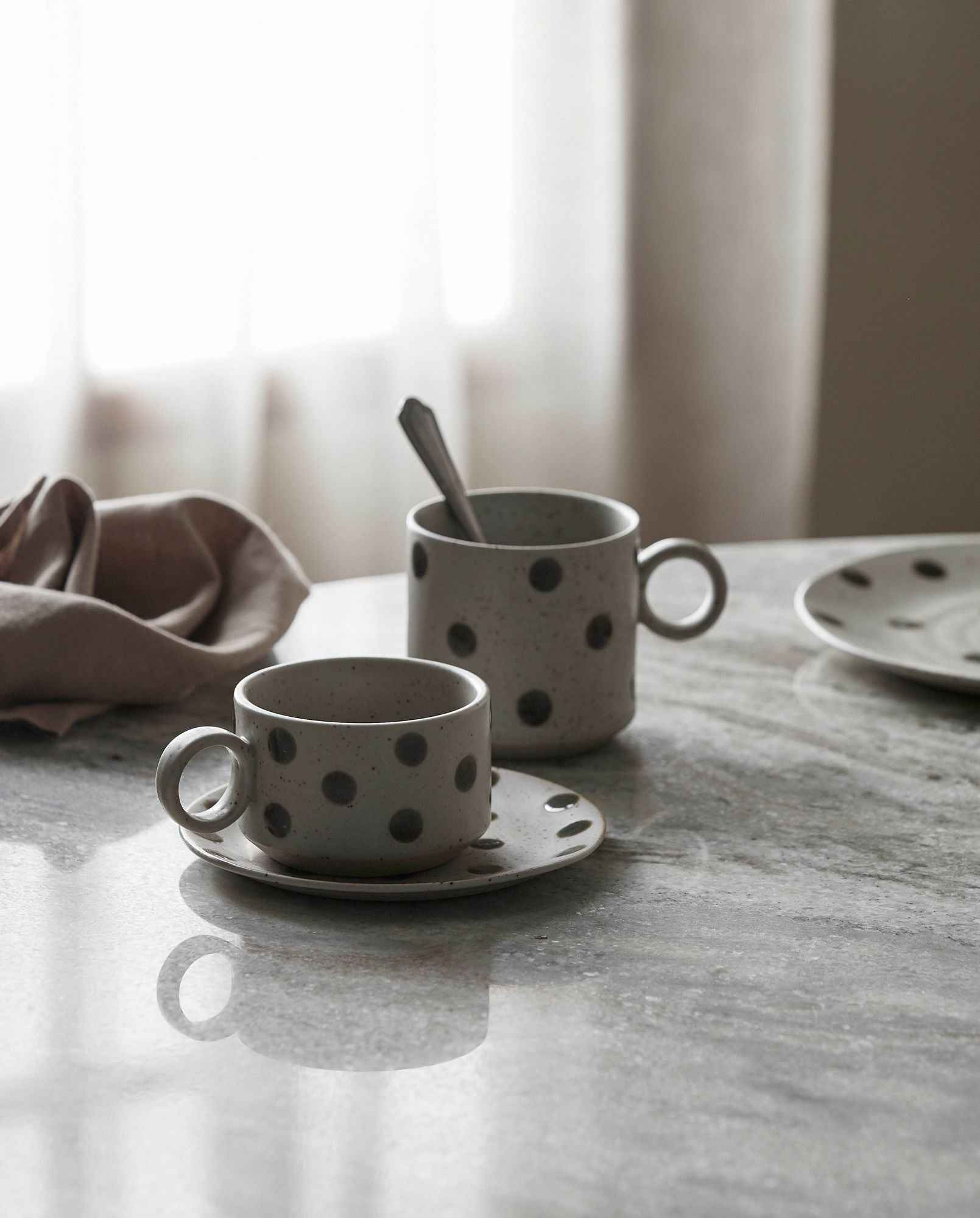 GRAINY tea cup w. handle, sand/green