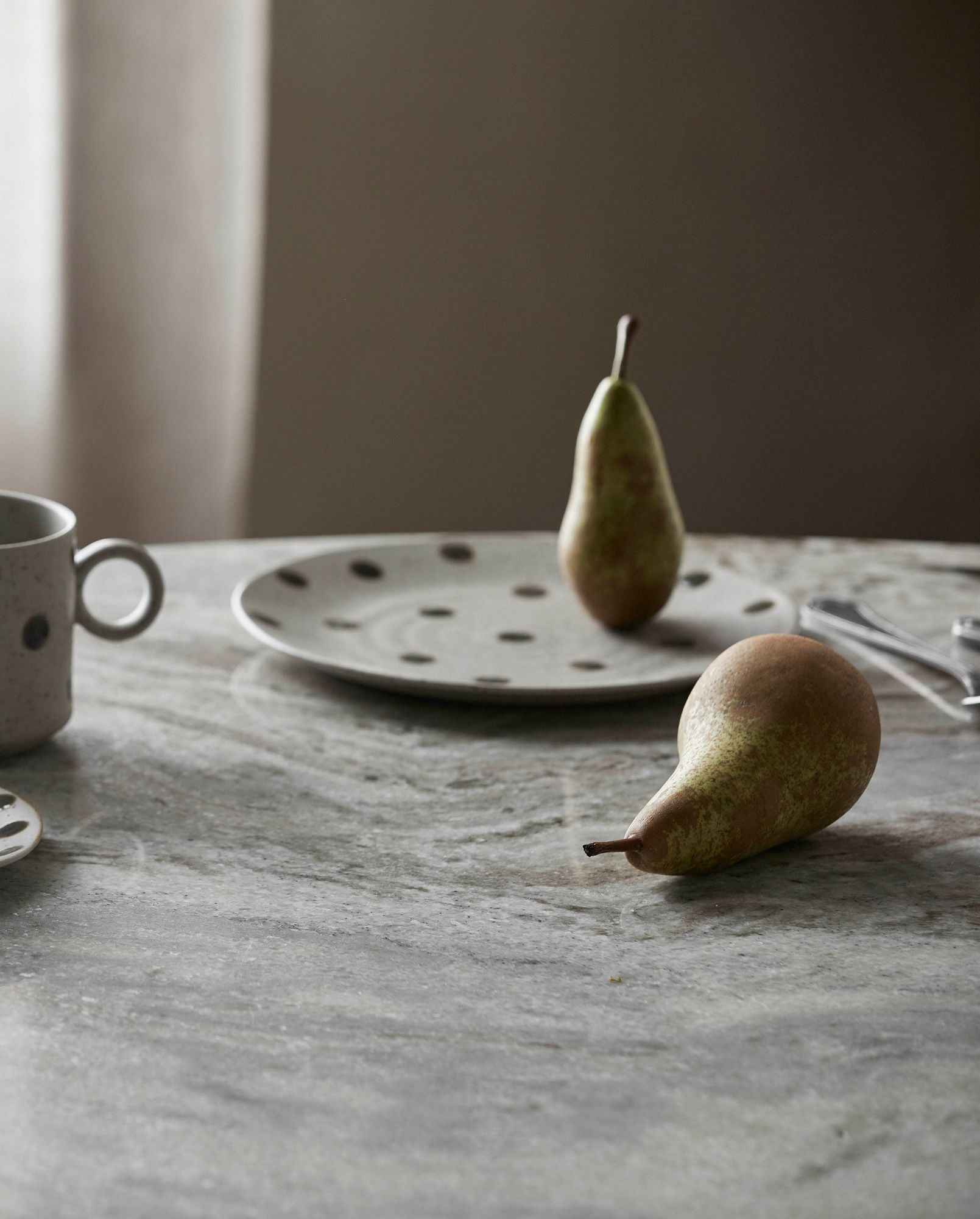 GRAINY dot plate, S, sand/green