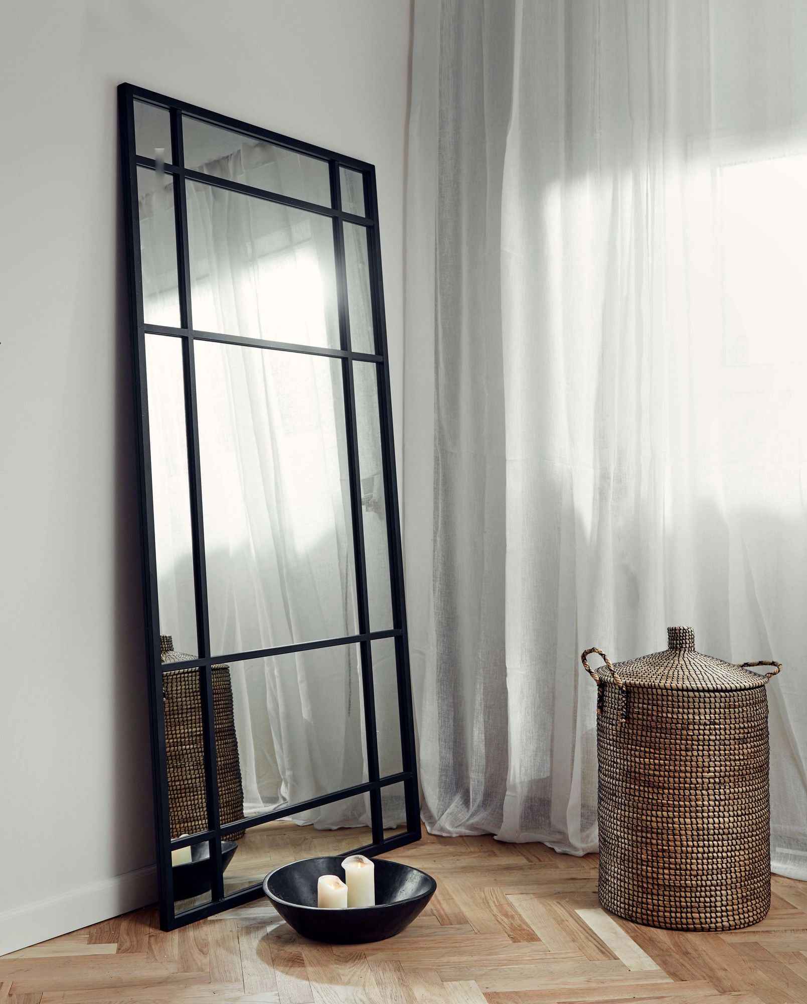 SPIRIT iron wall mirror - black - Bambuá