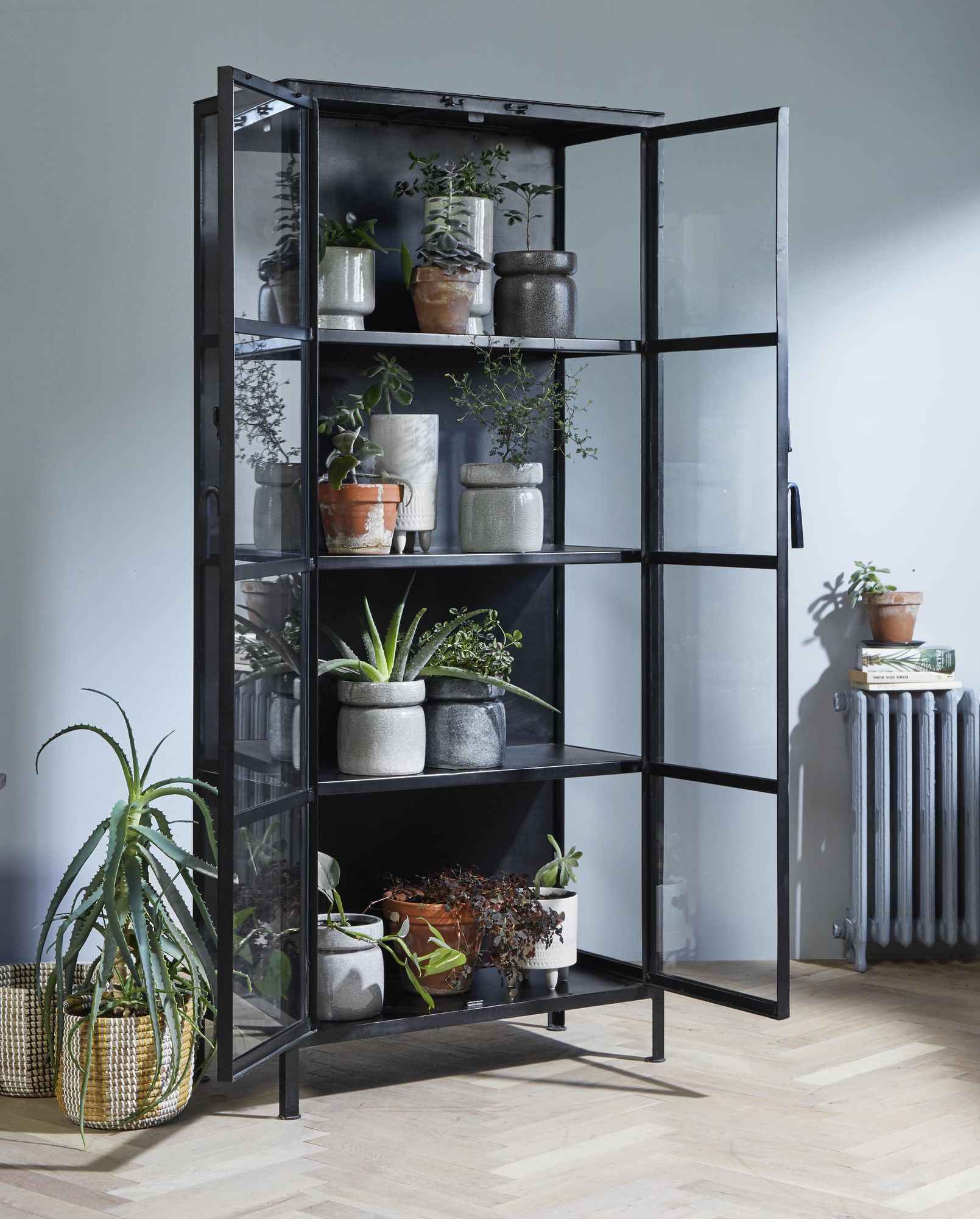 PHOENIX black cabinet, 2 doors, small - Bambuá