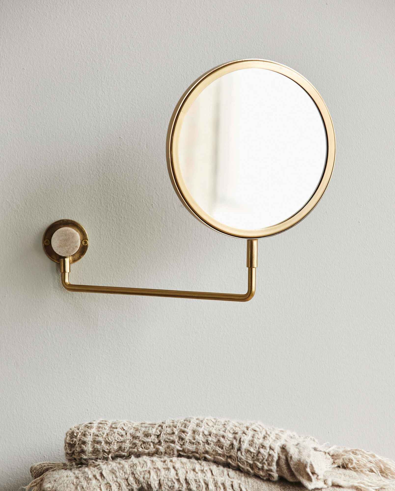 TESIA wall mirror - golden finish - Bambuá