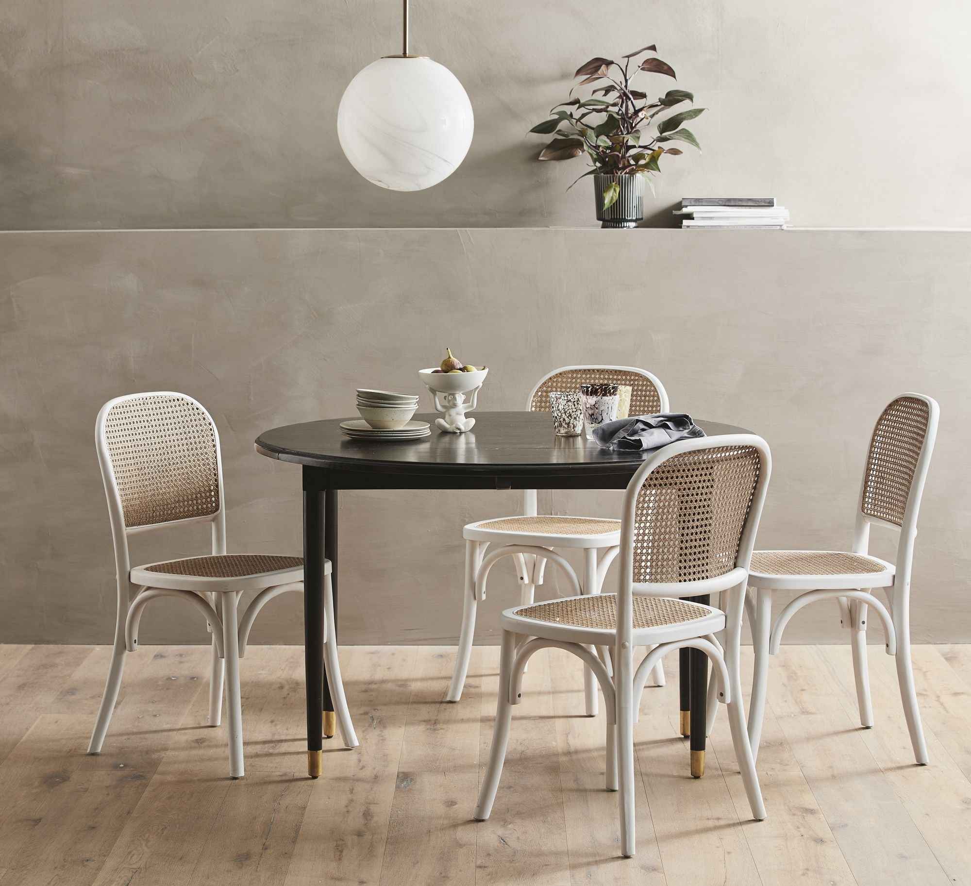 AHR round table, folding - black wood - Bambuá