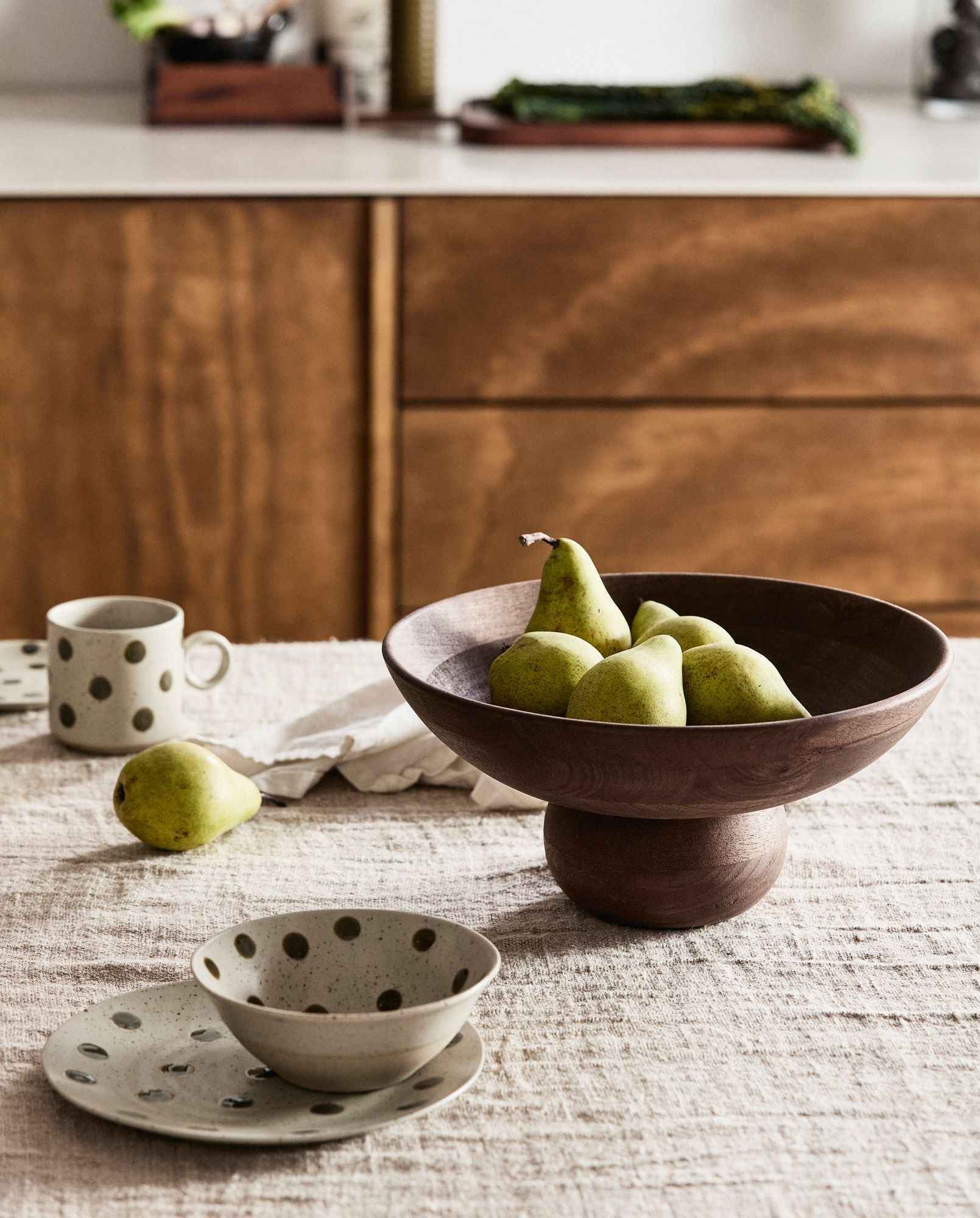 GRAINY dot cup w. handle, sand/green