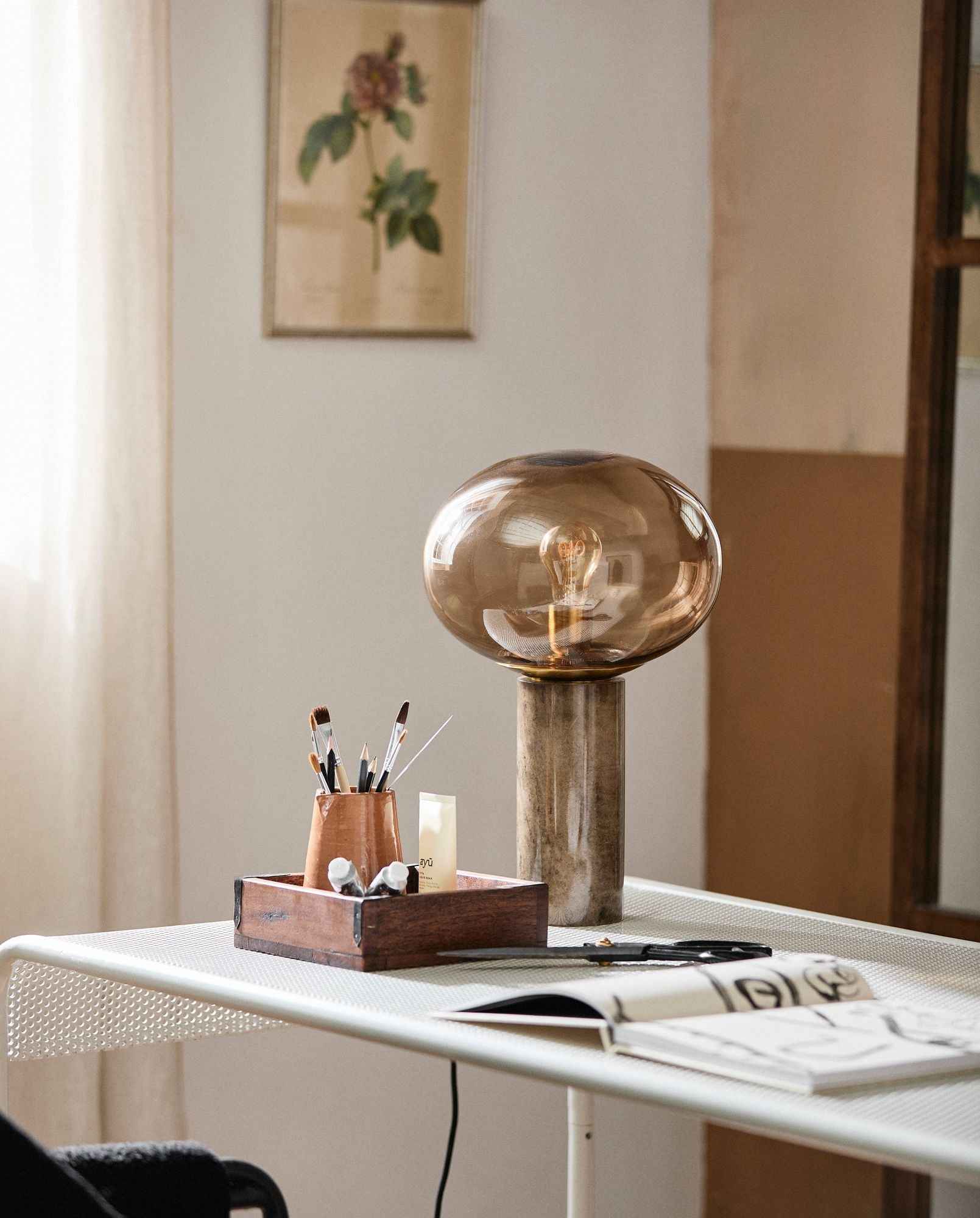BES table lamp - smoked w/marble - Bambuá