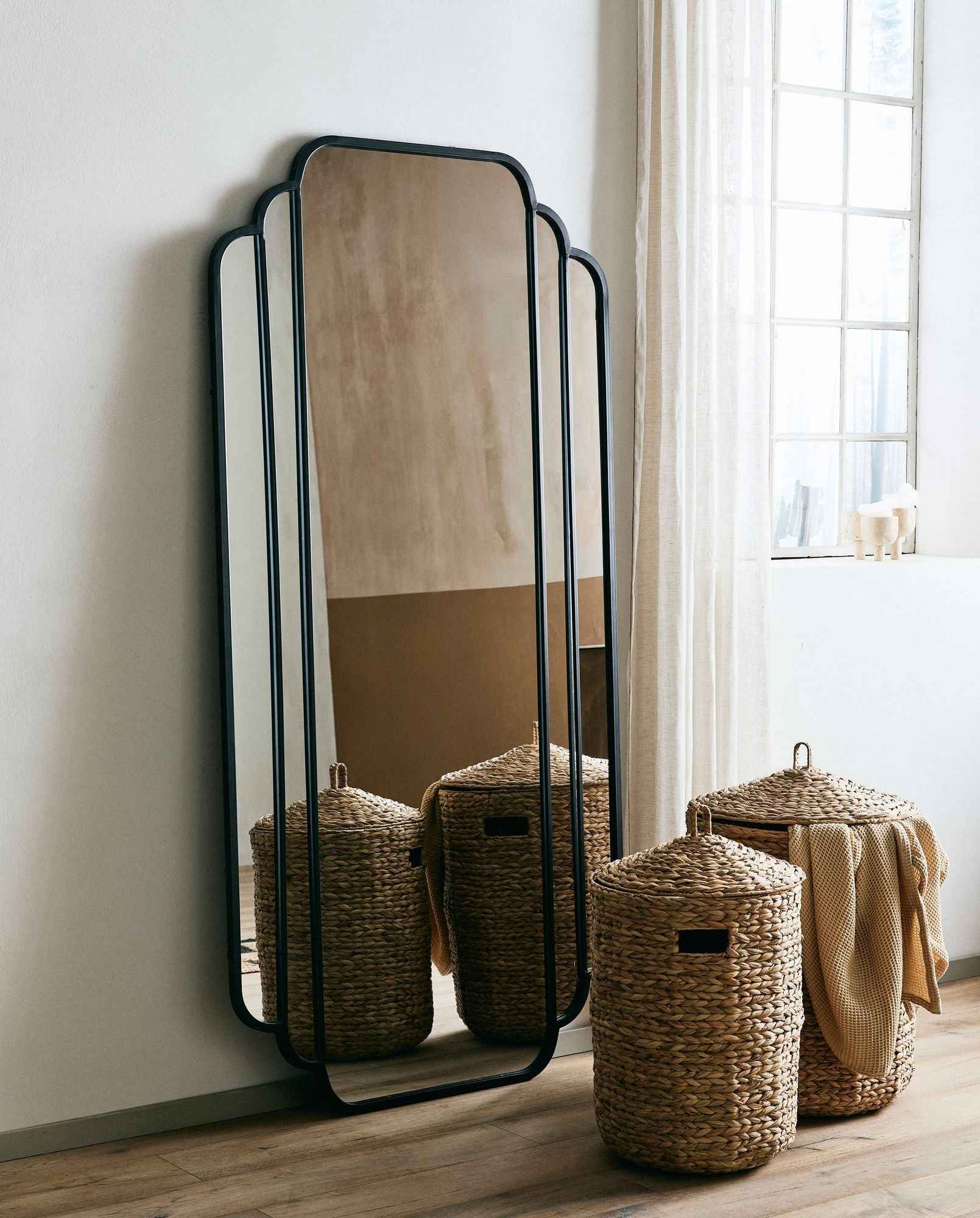 SKYLARK Iron wall mirror - black - Bambuá
