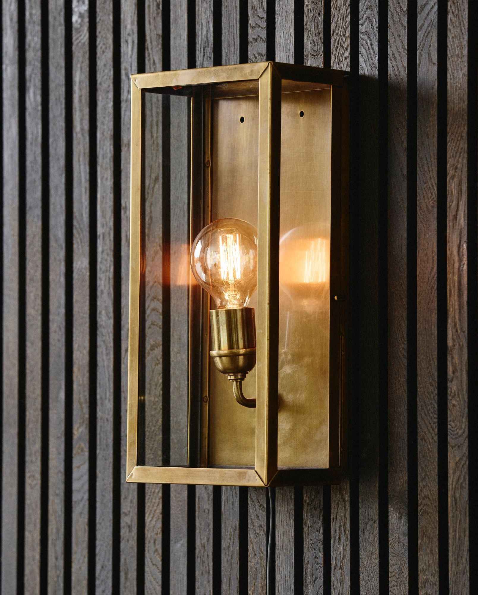 EOS wall lamp, outdoor - brass - Bambuá